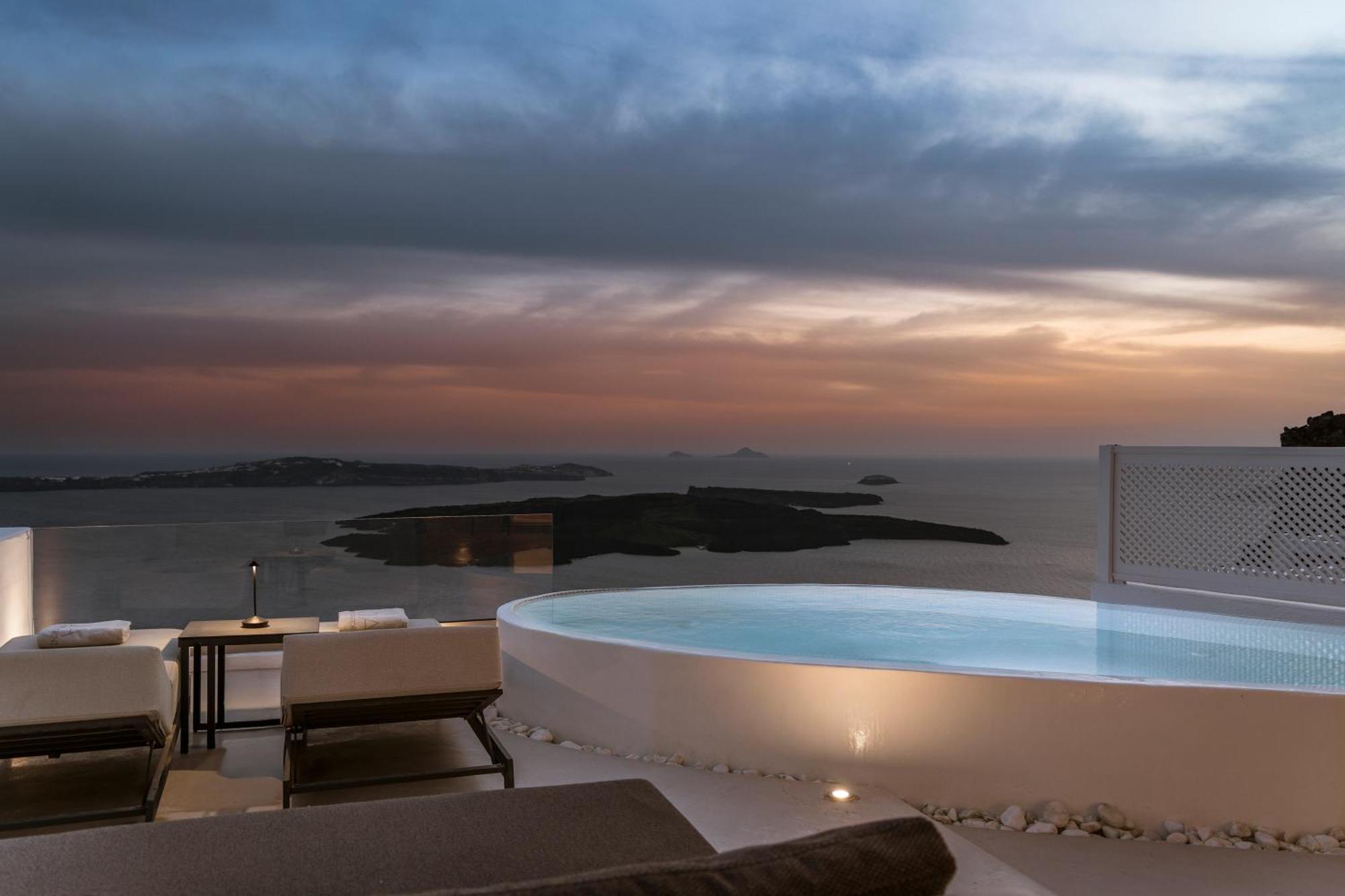 Grand Suite with Plunge Pool and Caldera View
