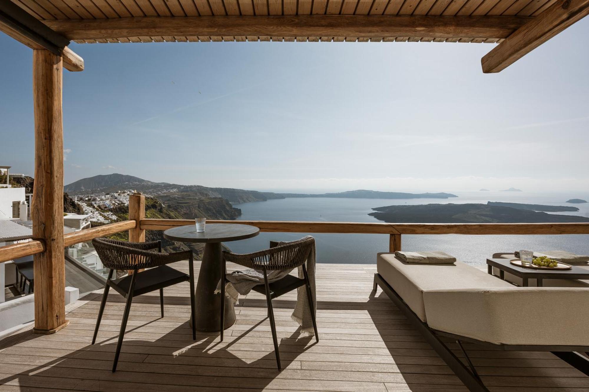 Executive Suite with Plunge Pool and Caldera View