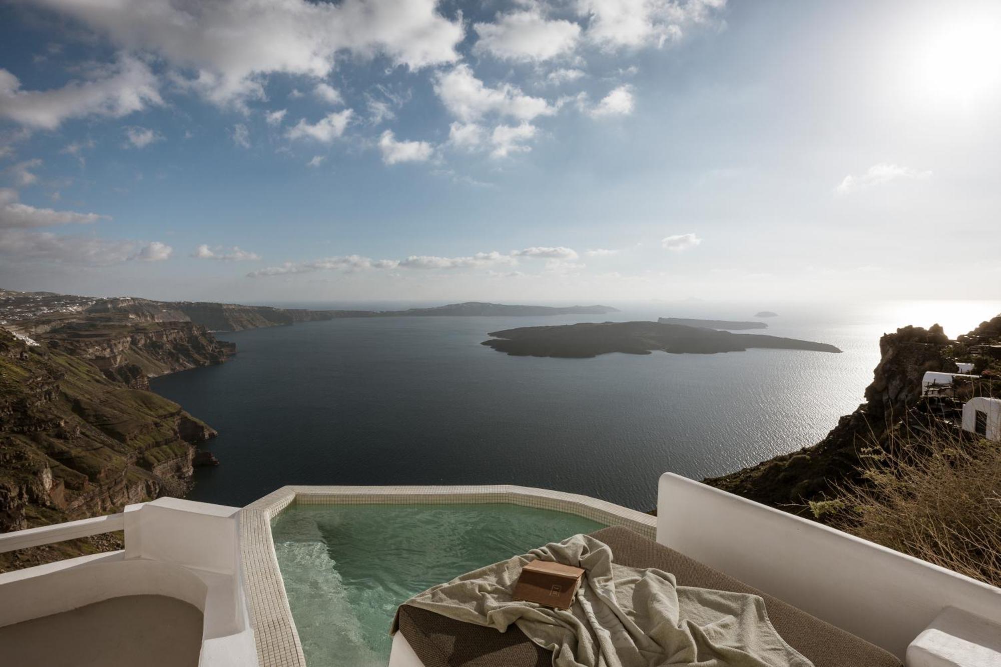Aquarella Grand Suite with Panoramic Caldera View and Outdoor Plunge Pool