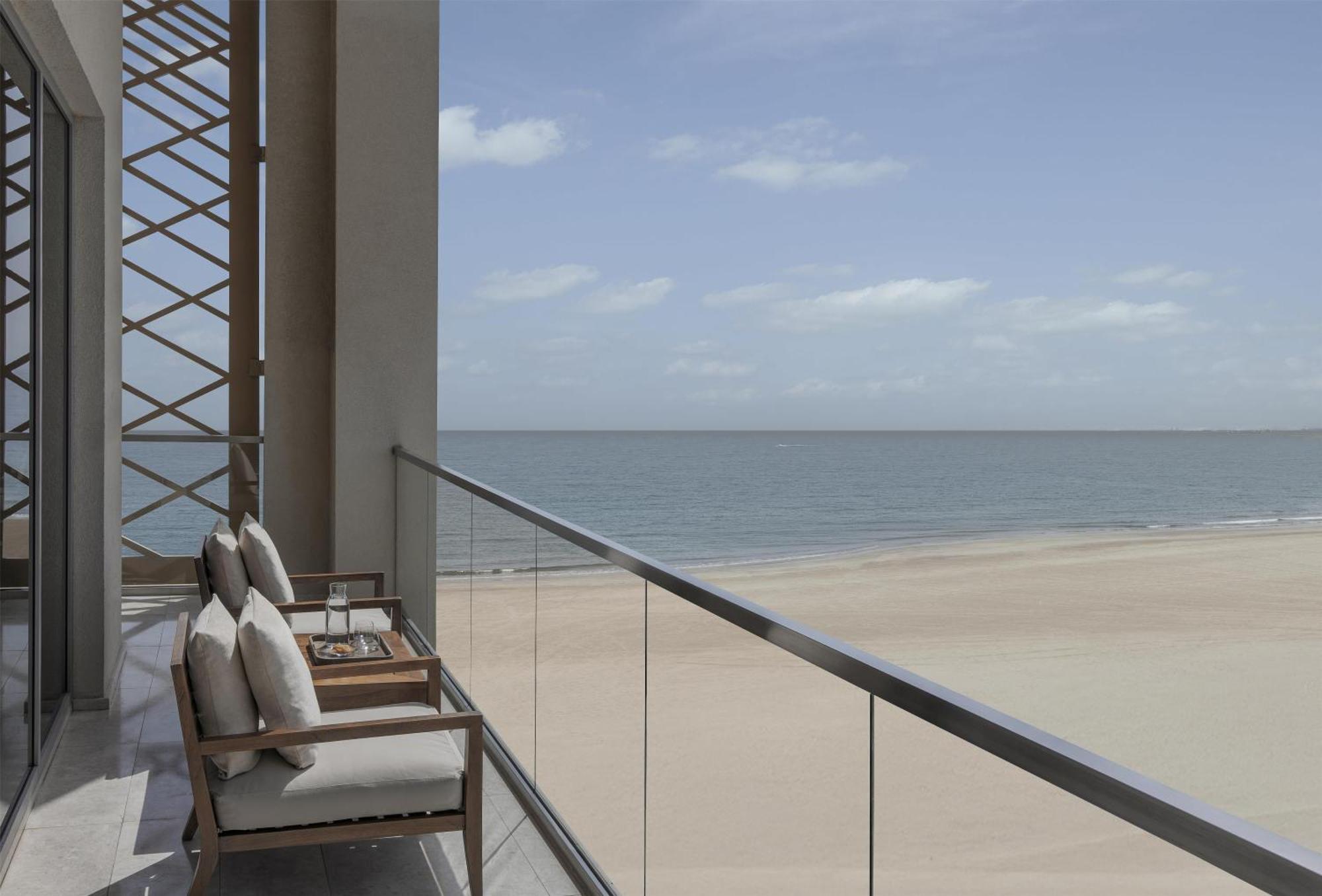 Grand Deluxe Zimmer mit Kingsize-Bett und Meerblick