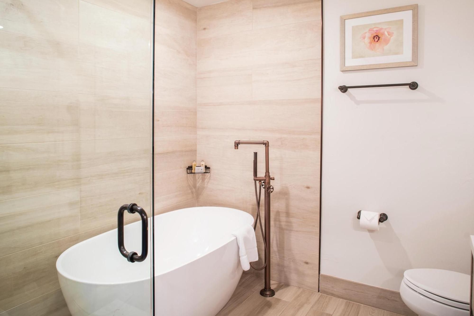 One-Bedroom King Suite - Riverside