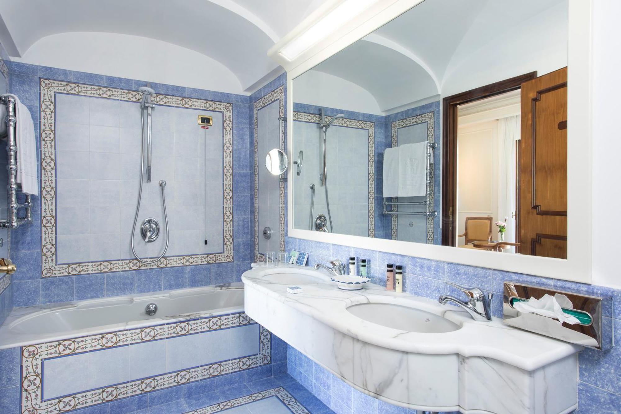 Comfort Double or Twin Room with Partial Sea View