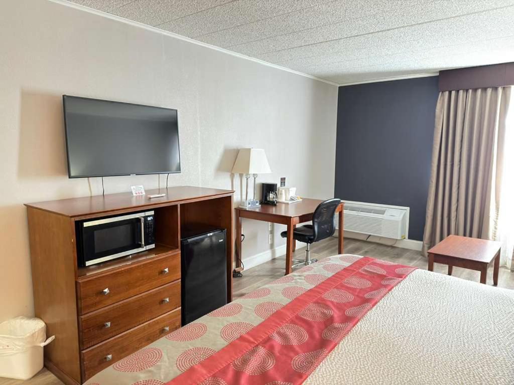 One-Bedroom King Suite - Non-Smoking