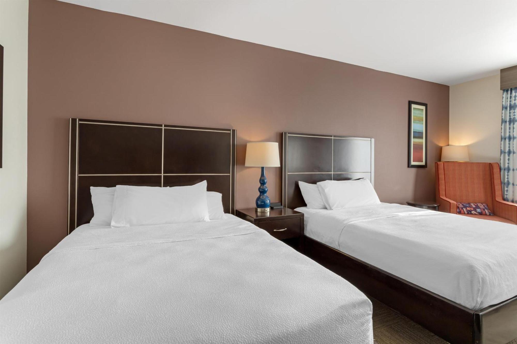 Queen Room with Two Queen Beds and Roll-In Shower - Mobility Access