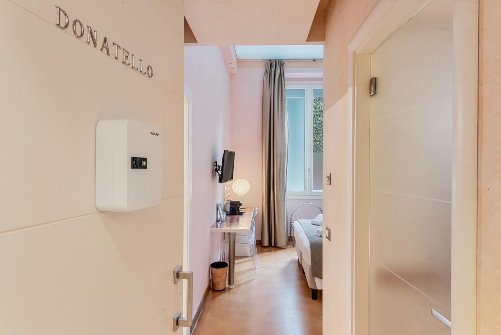 Double Room,1758955861:JPEG