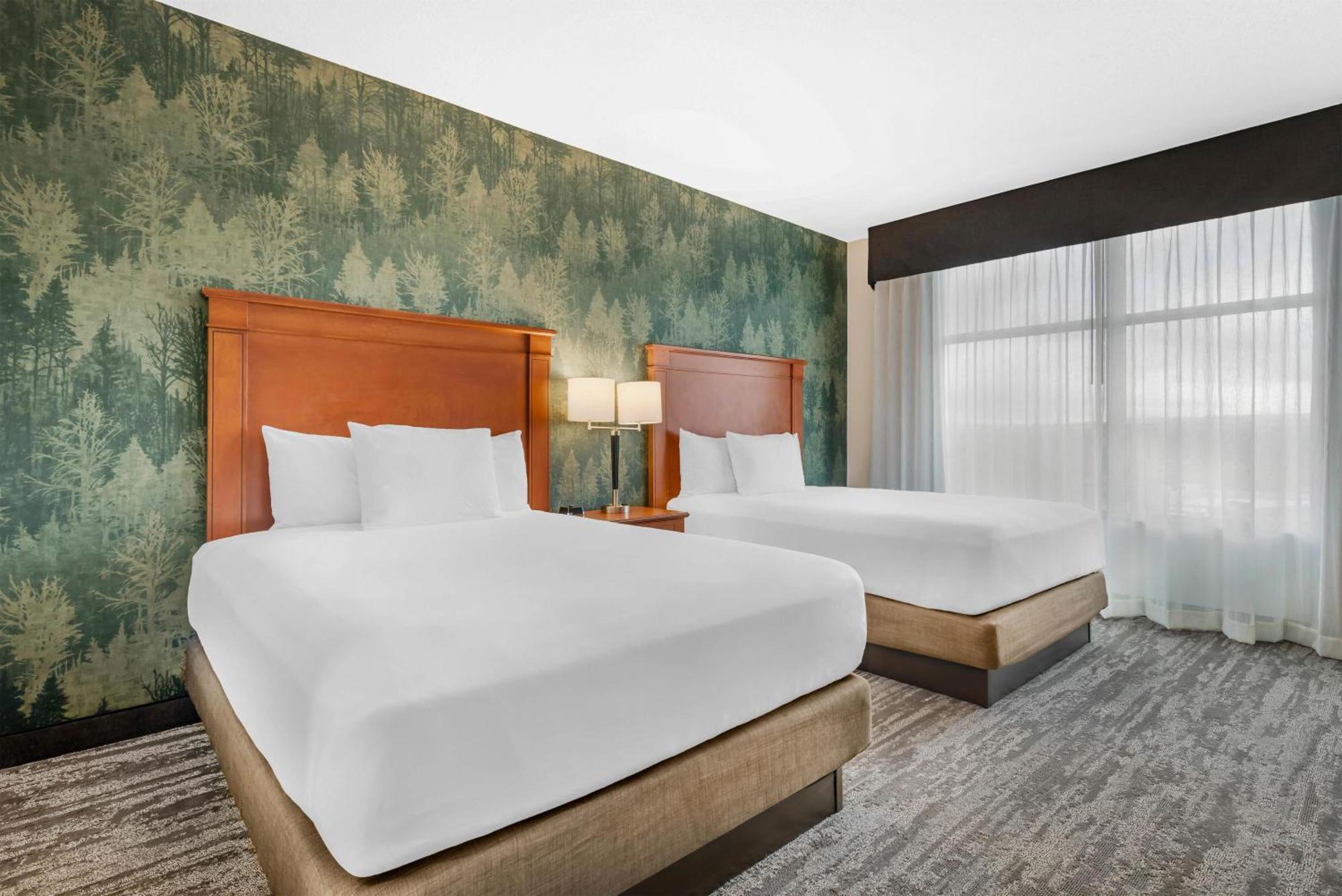 Queen Suite with Two Queen Beds and Sofa Bed - High Floor