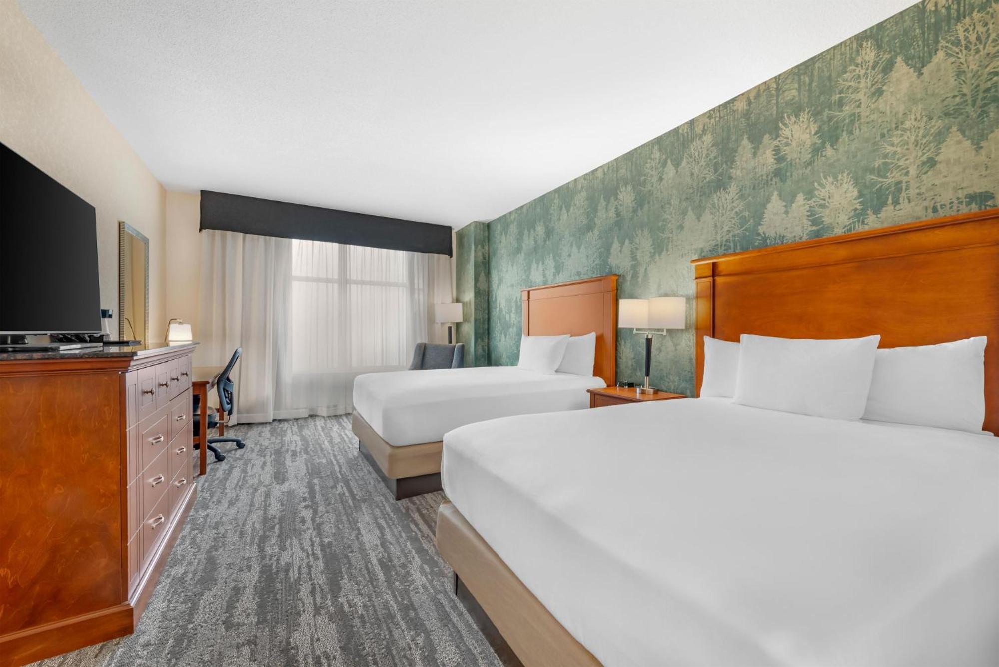 Deluxe Queen Room with Two Queen Beds - High Floor