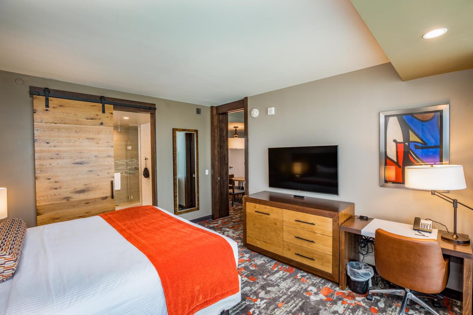 Executive King Suite - Hearing Accessible/Non-Smoking