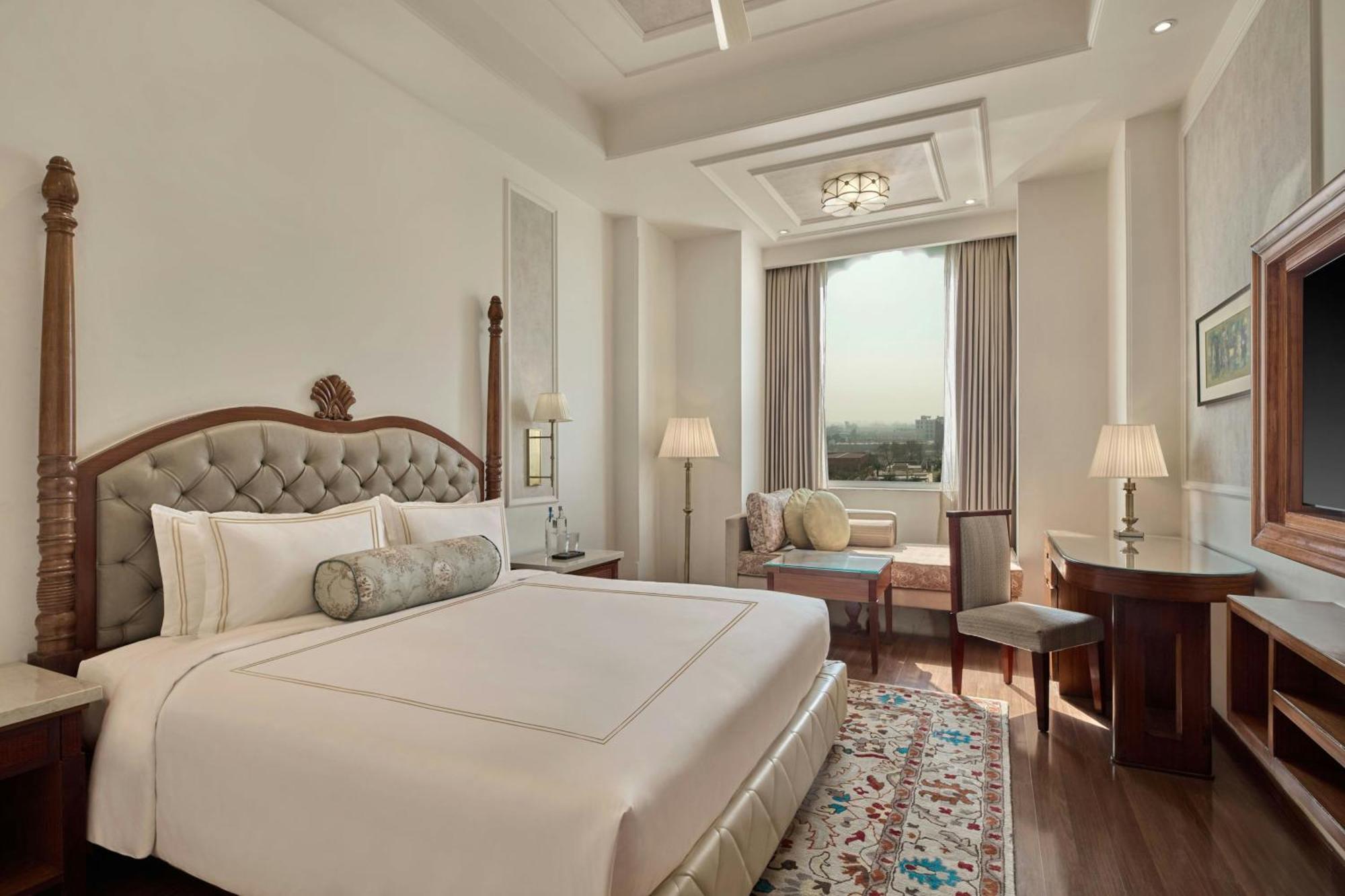 Club King Room