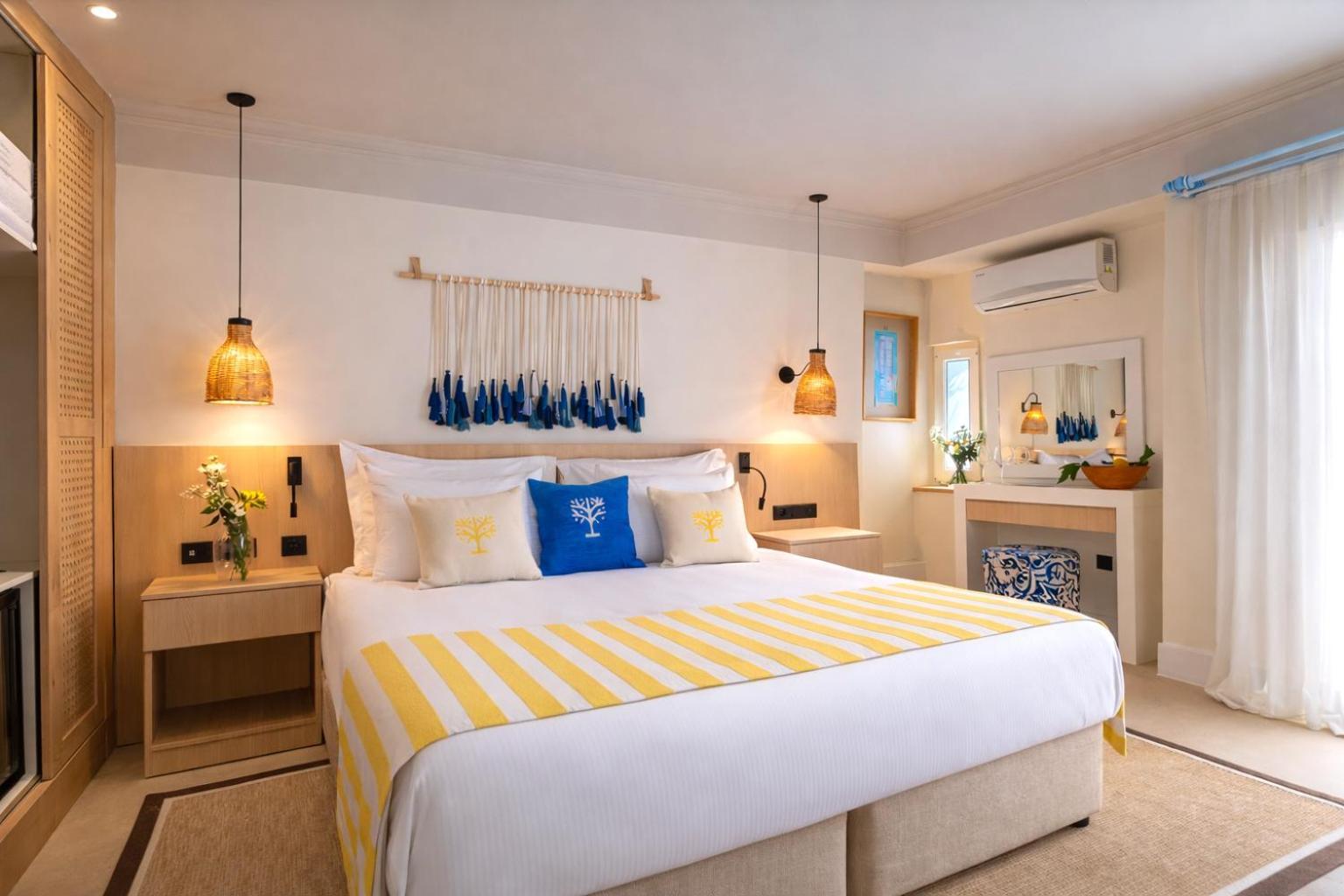 Zimmer mit Kingsize-Bett und seitlichem Meerblick - Nichtraucher