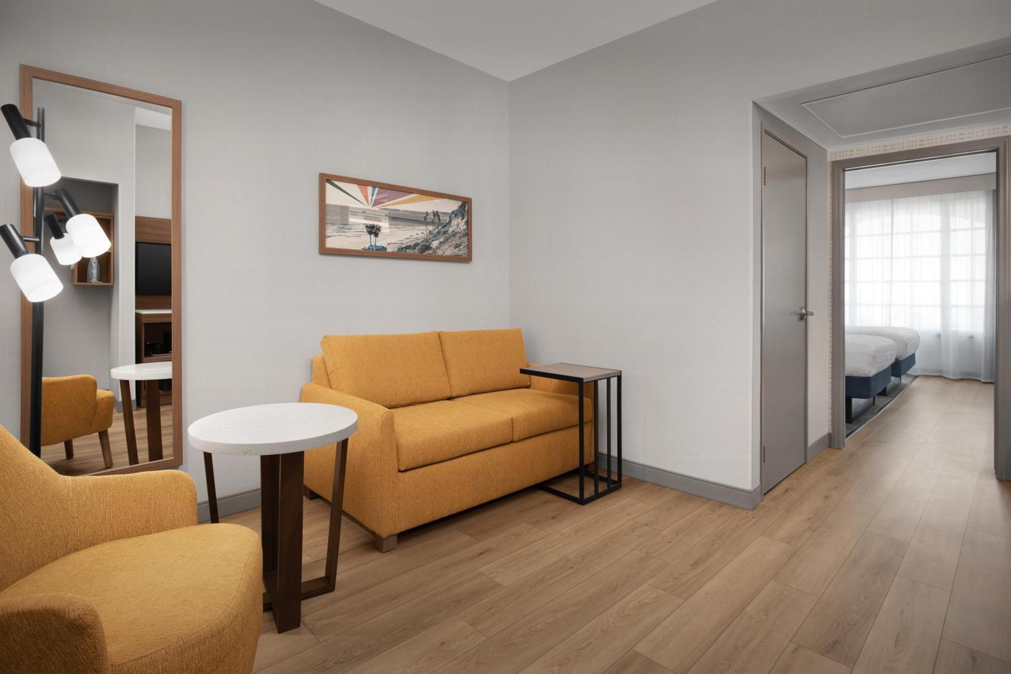 One-Bedroom Queen Suite with Two Queen Beds - Non-Smoking