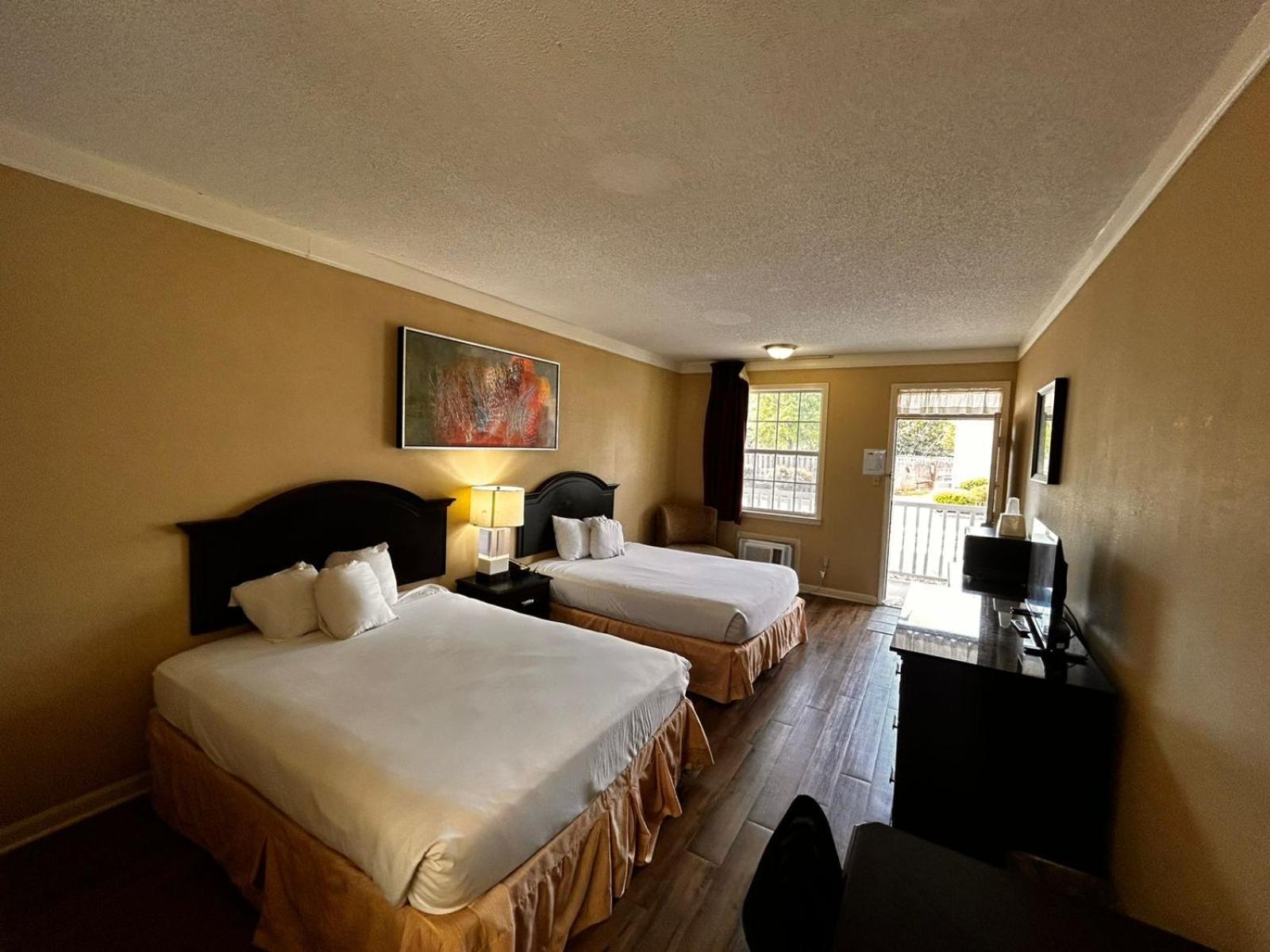 2 Queen Beds Non-Smoking