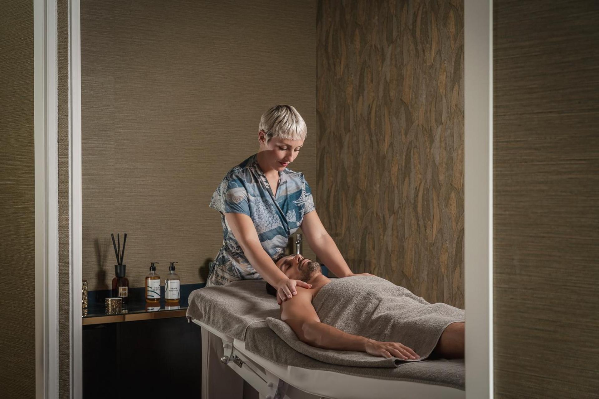 Single Room City View Spa Access