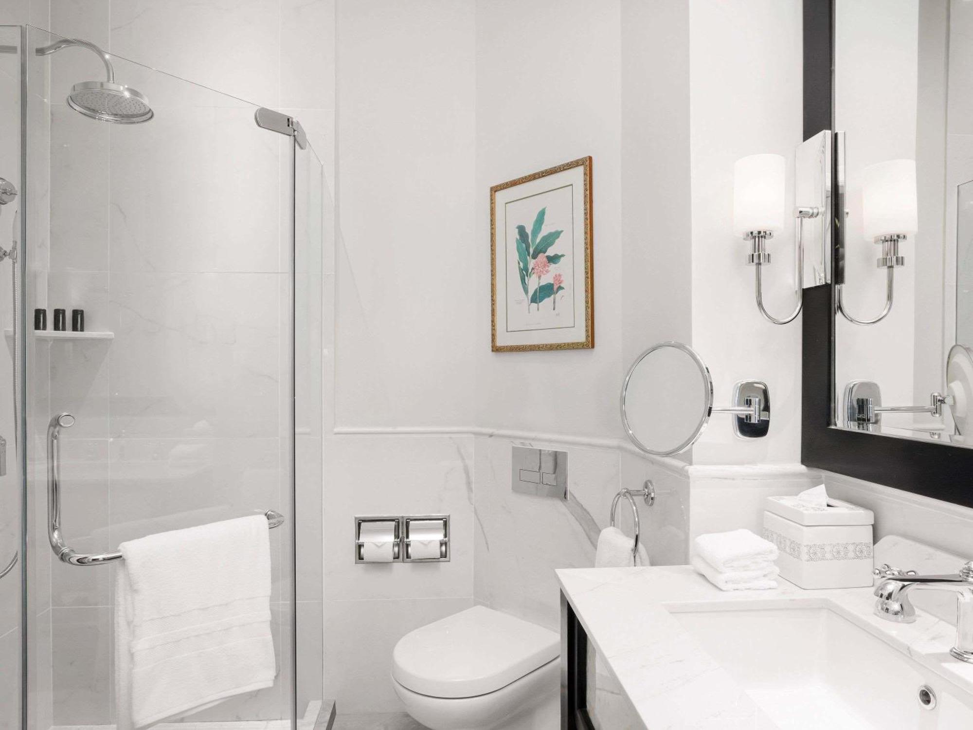 Colonial King Suite