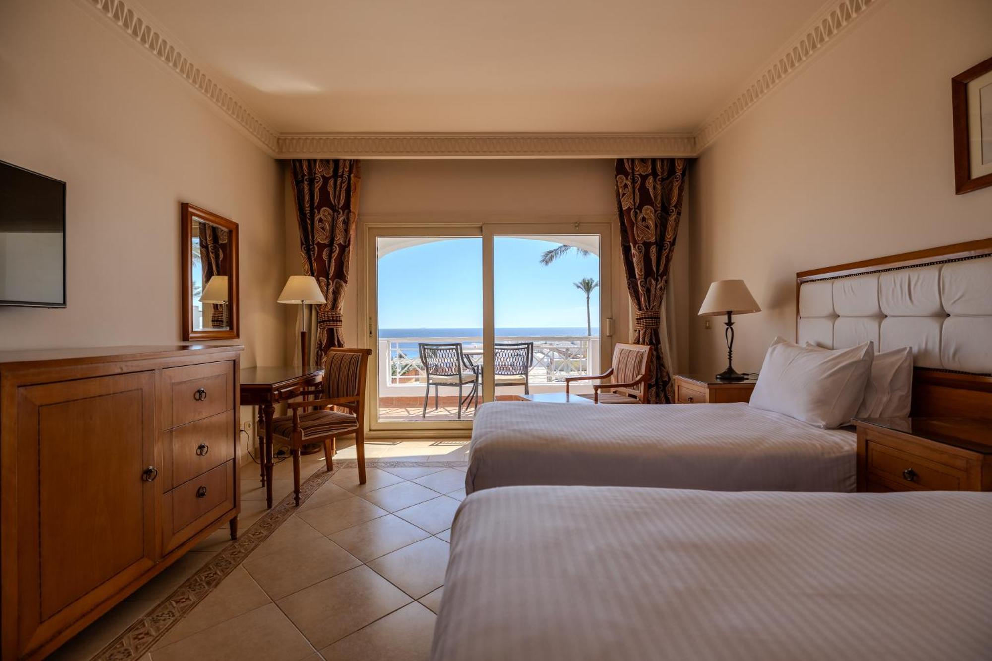 Standard Twin Room with Balcony and Sea View