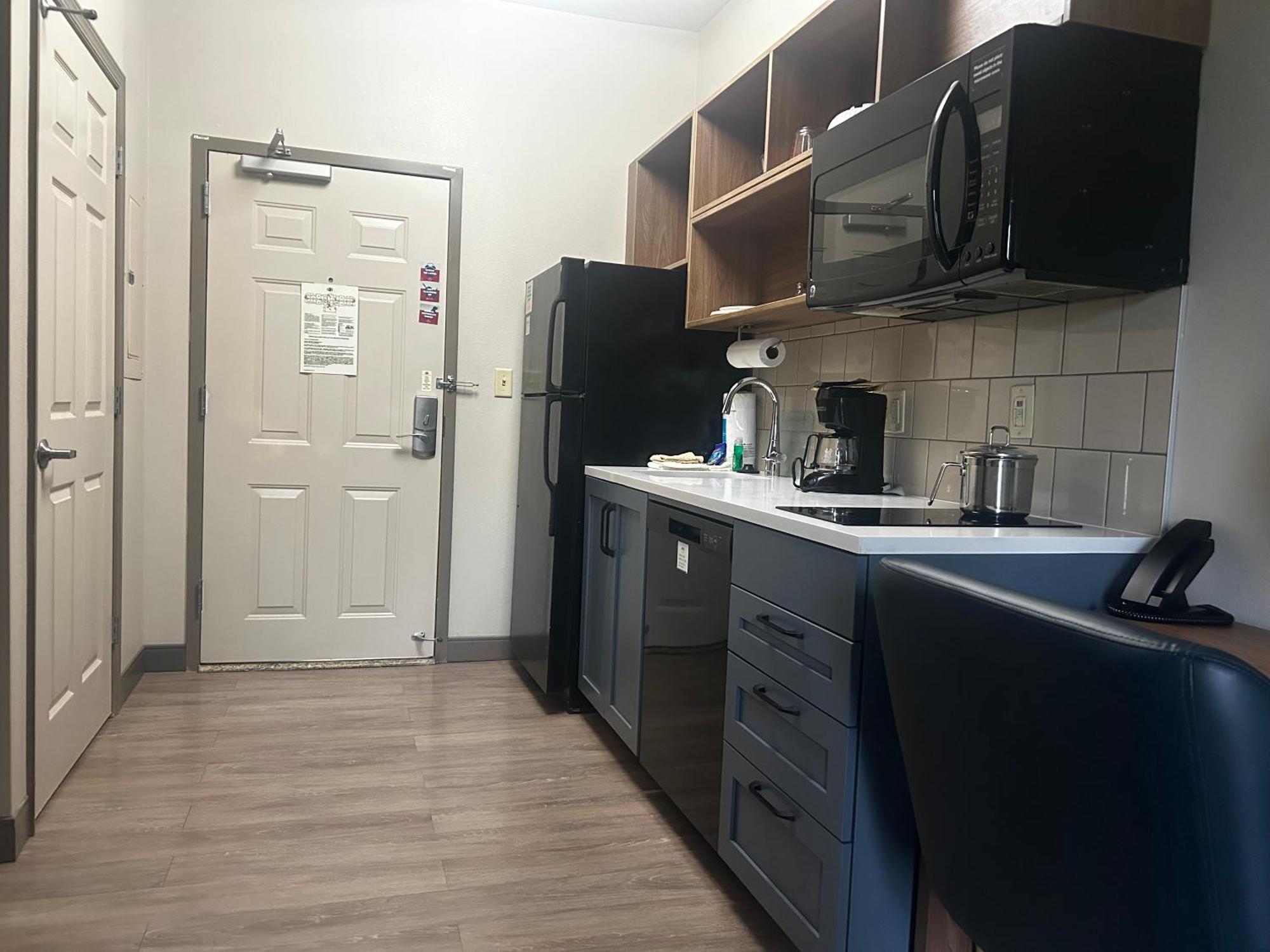 Queen Studio Suite - Hearing Accessible/ Non-Smoking