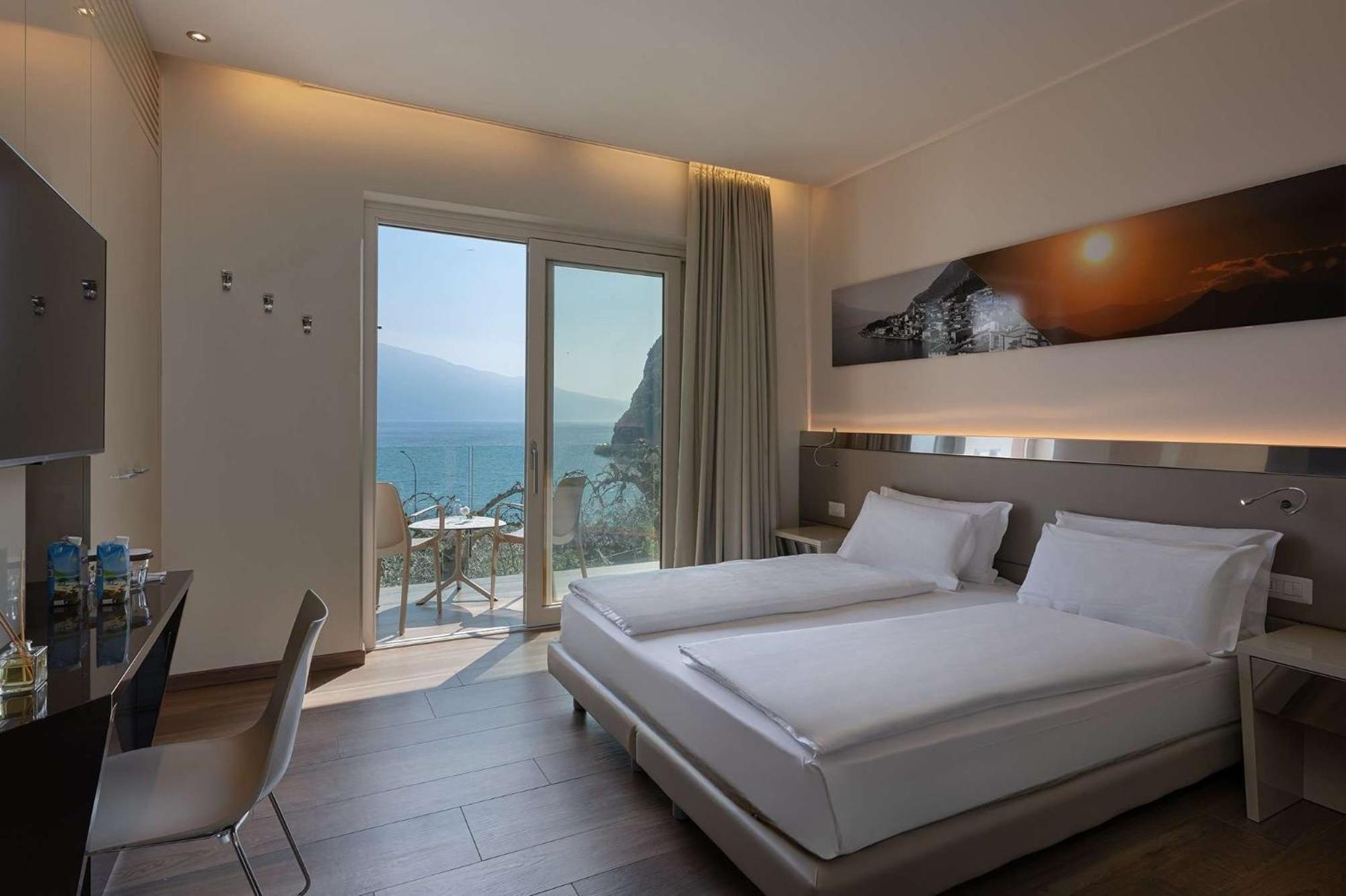 Superior Doppel- oder Zweibettzimmer mit Balkon und Seeblick