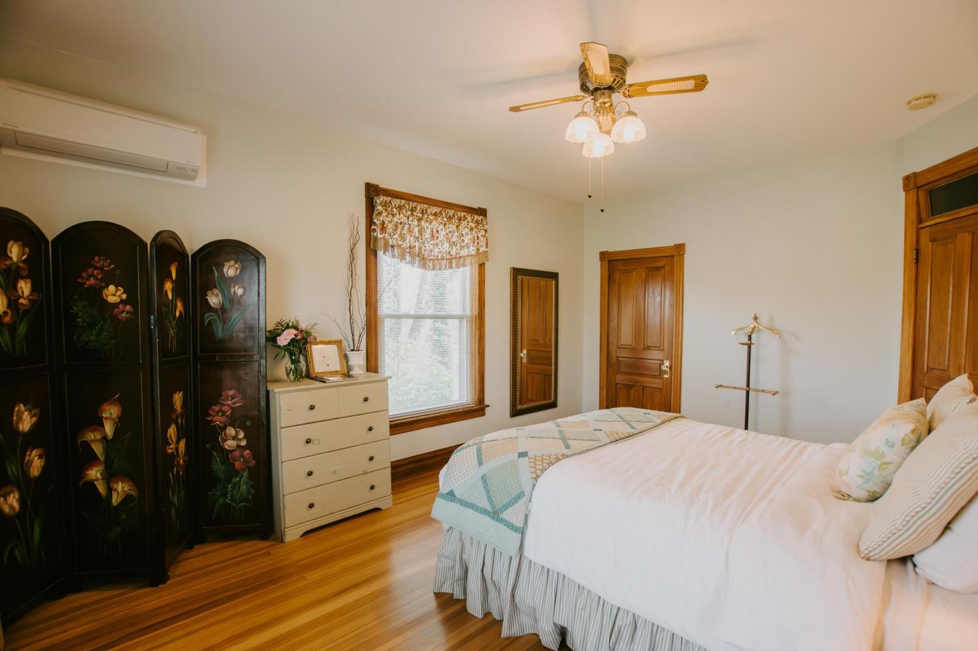 Two-Bedroom Queen Suite