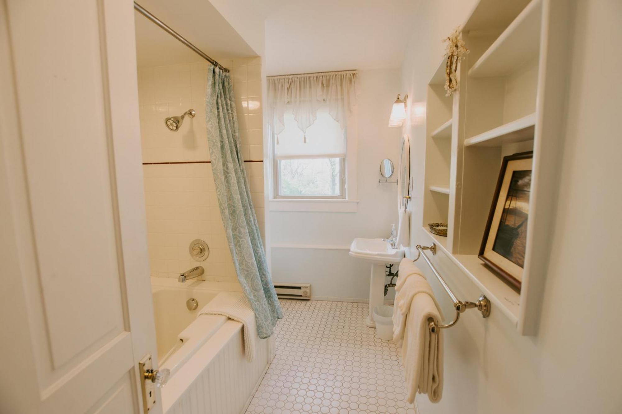 Deluxe King Room Whirlpool