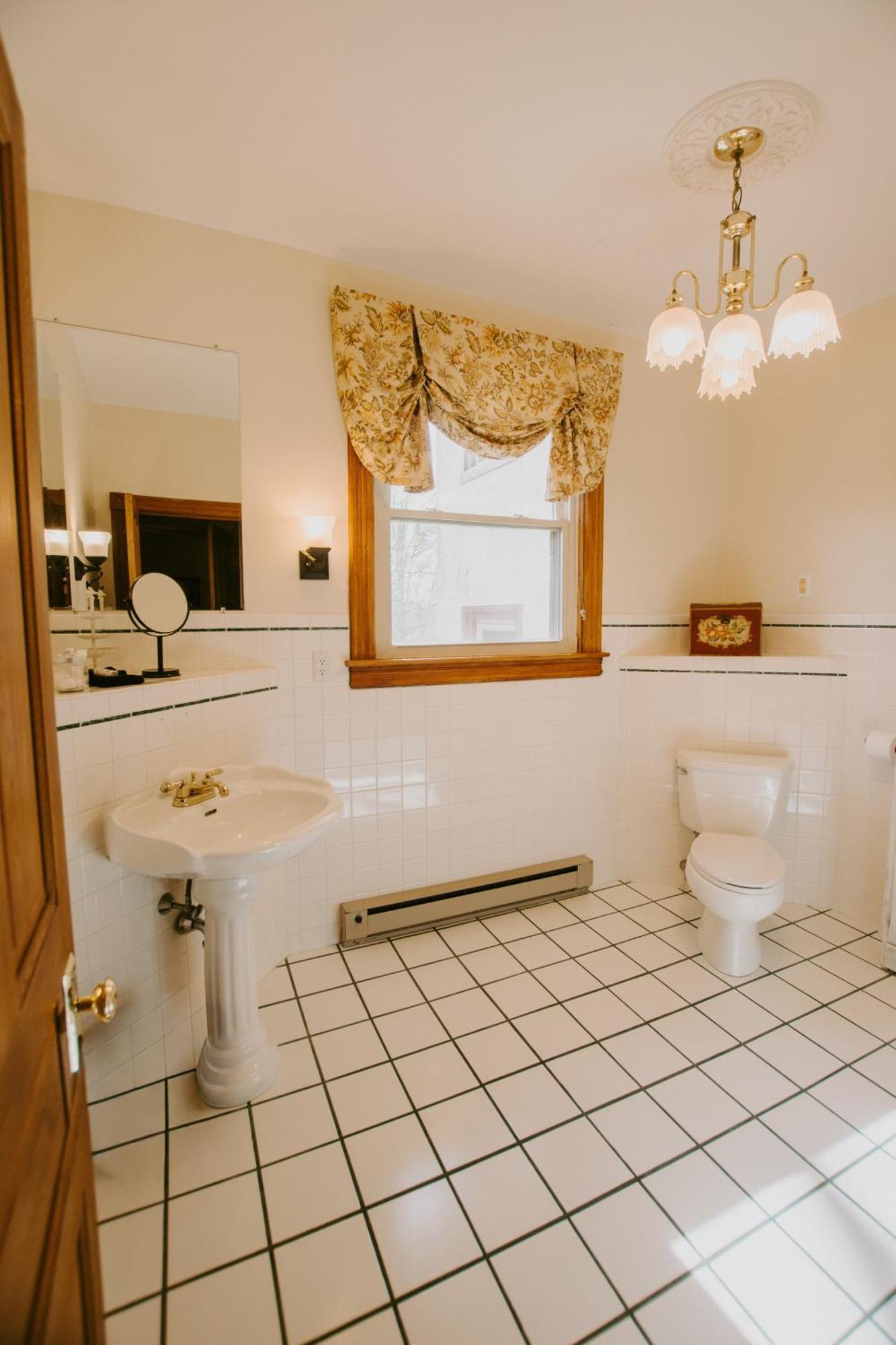 Two-Bedroom Queen Suite