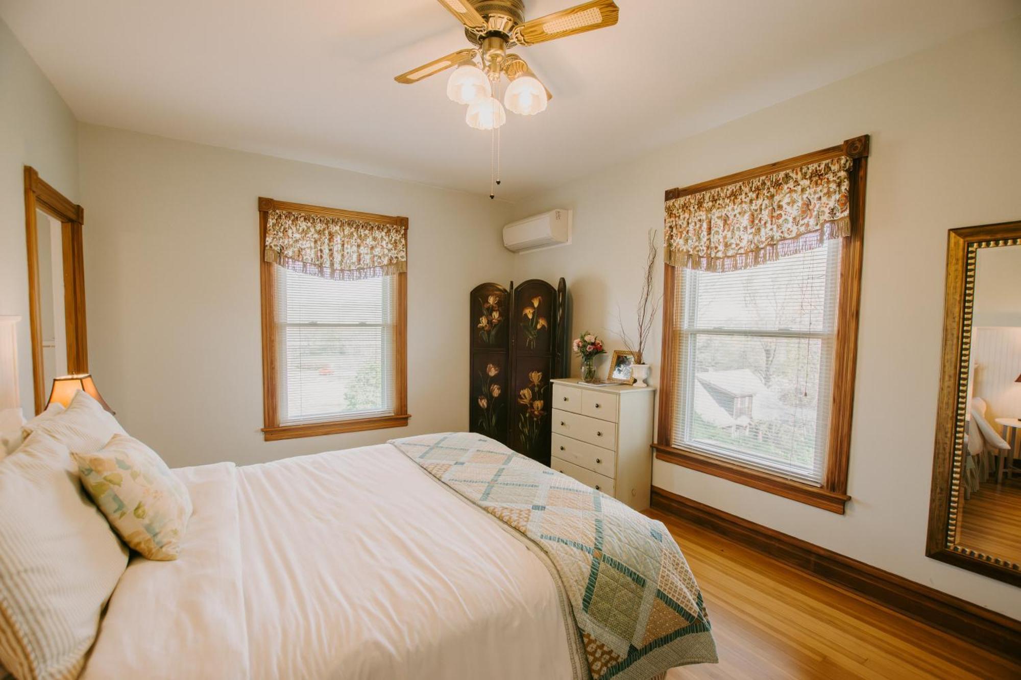 Two-Bedroom Queen Suite