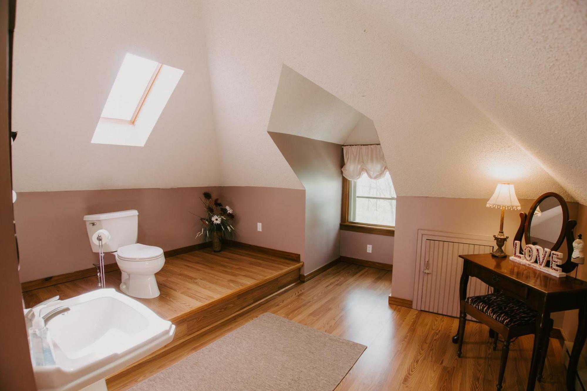 Honeymoon Suite