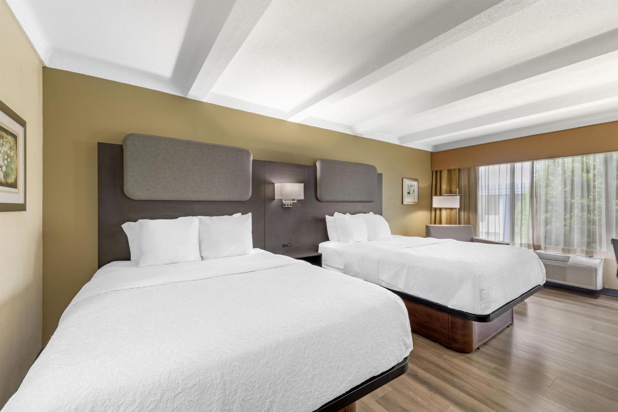 Queen Room with Two Queen Beds and Exterior Entrance - Non-Smoking