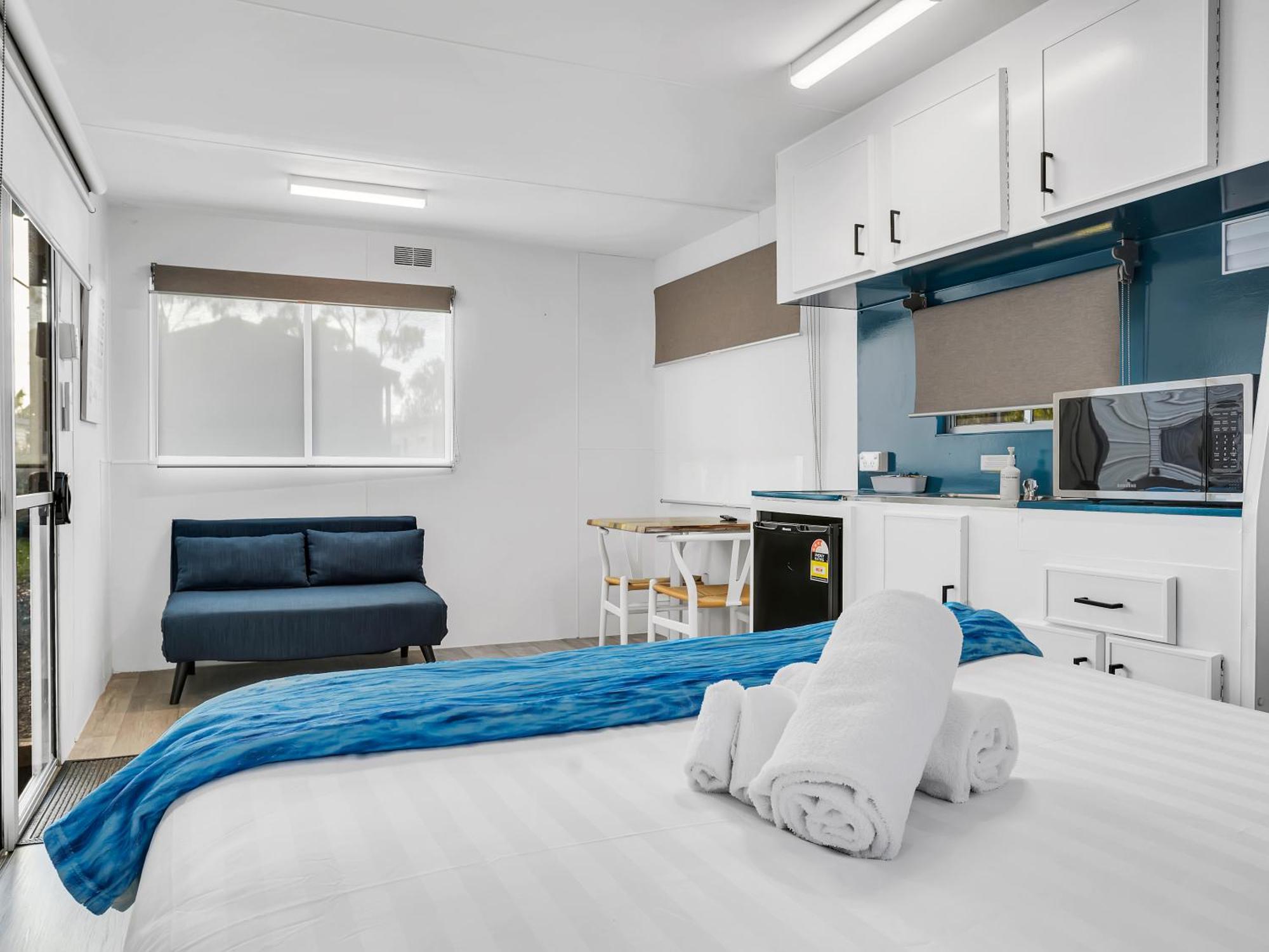 Bungalow Cabin (Shared Bathroom)