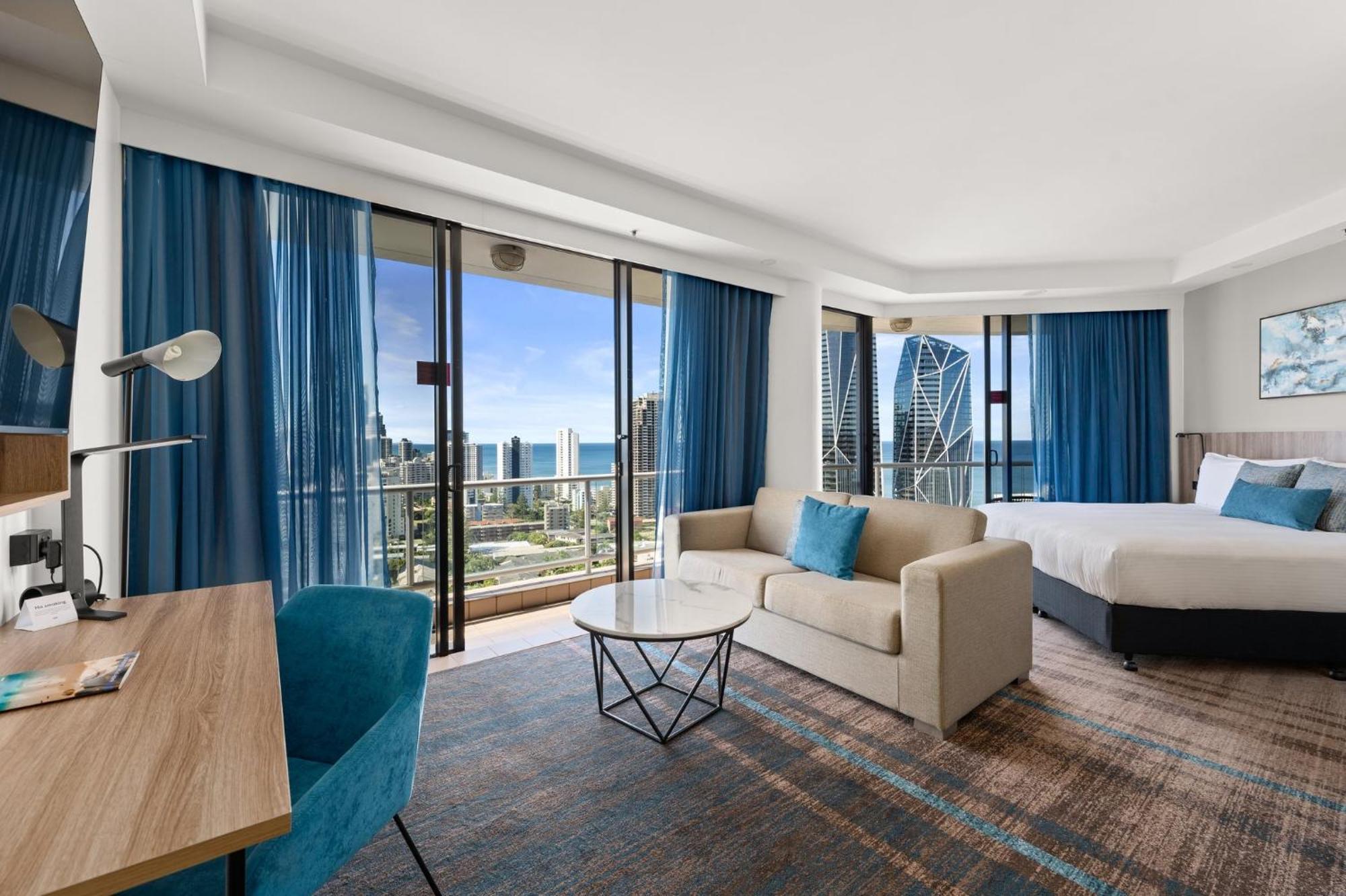 Junior Suite mit Kingsize-Bett und Meerblick
