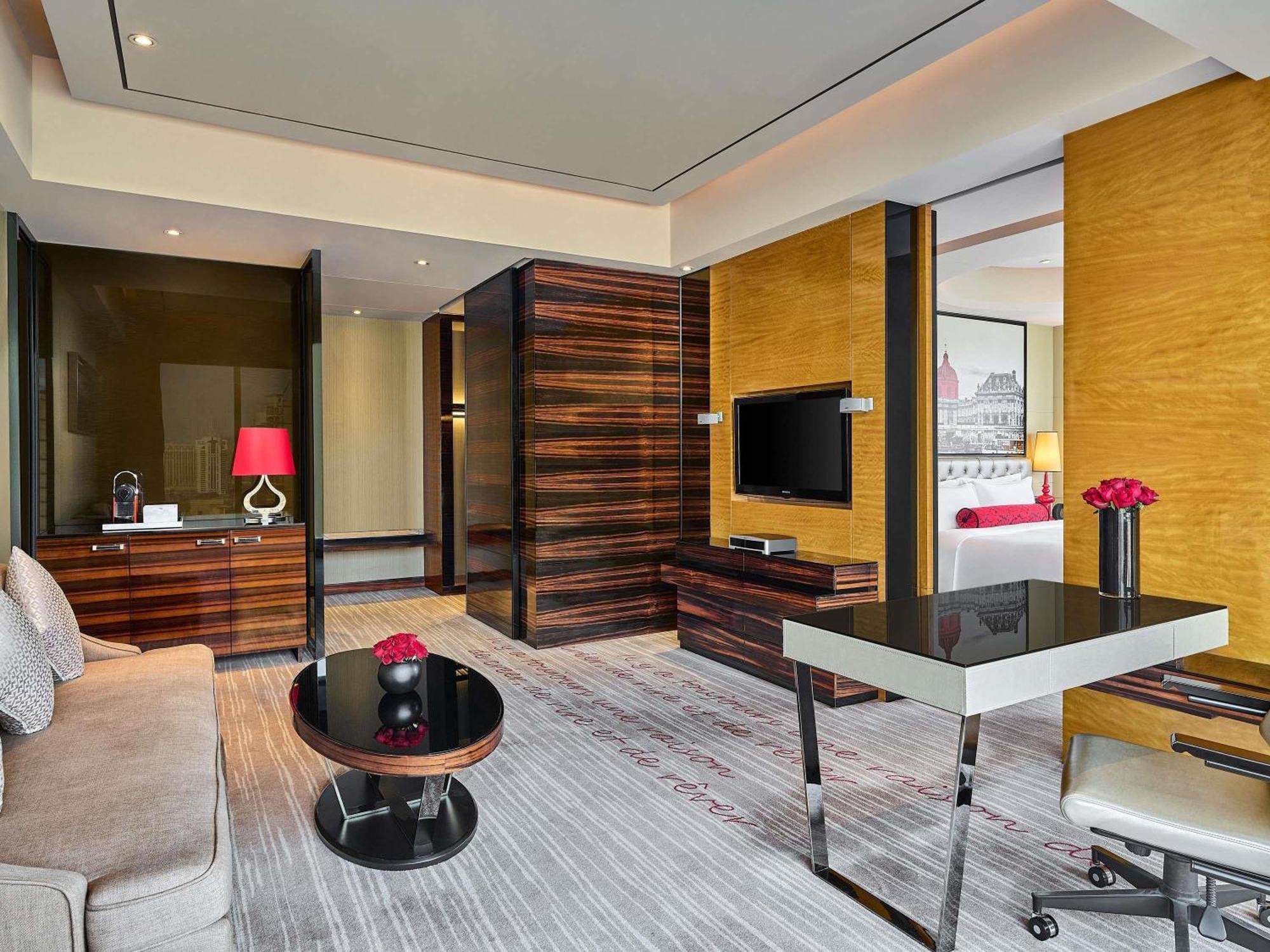 Junior King Suite