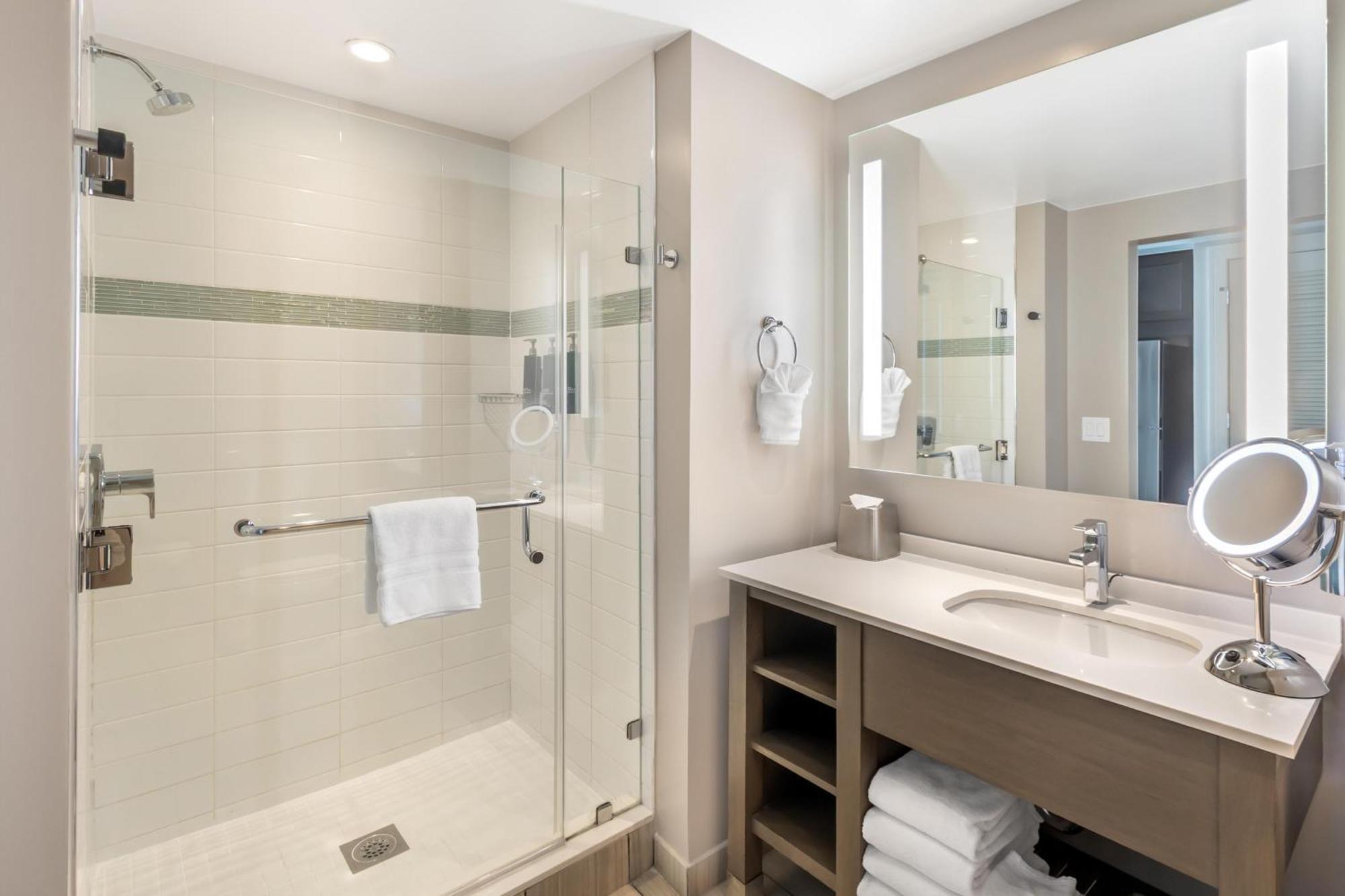 One-Bedroom King Suite - Oceanfront