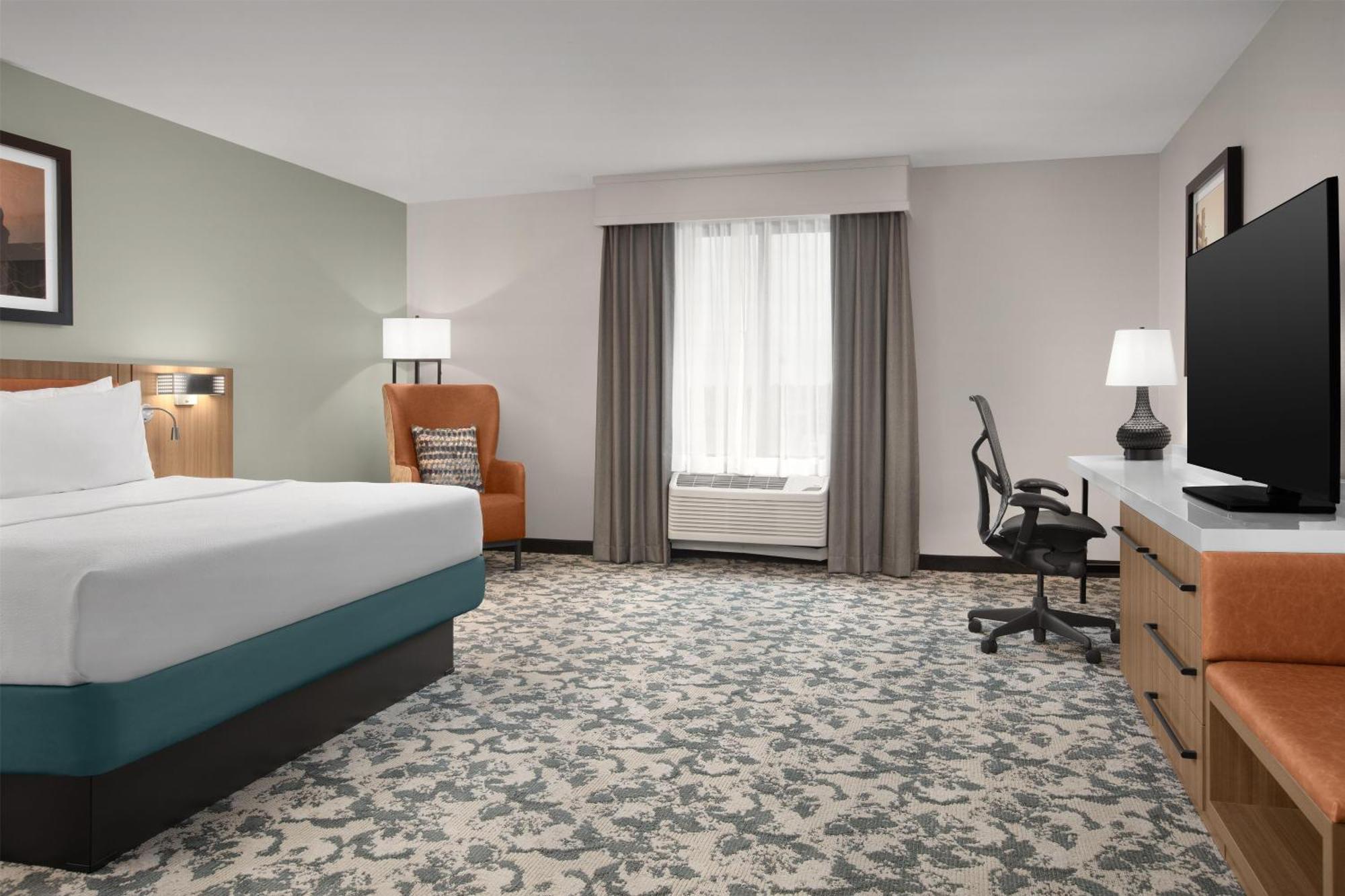 King Room with Bath Tub - Mobility Access