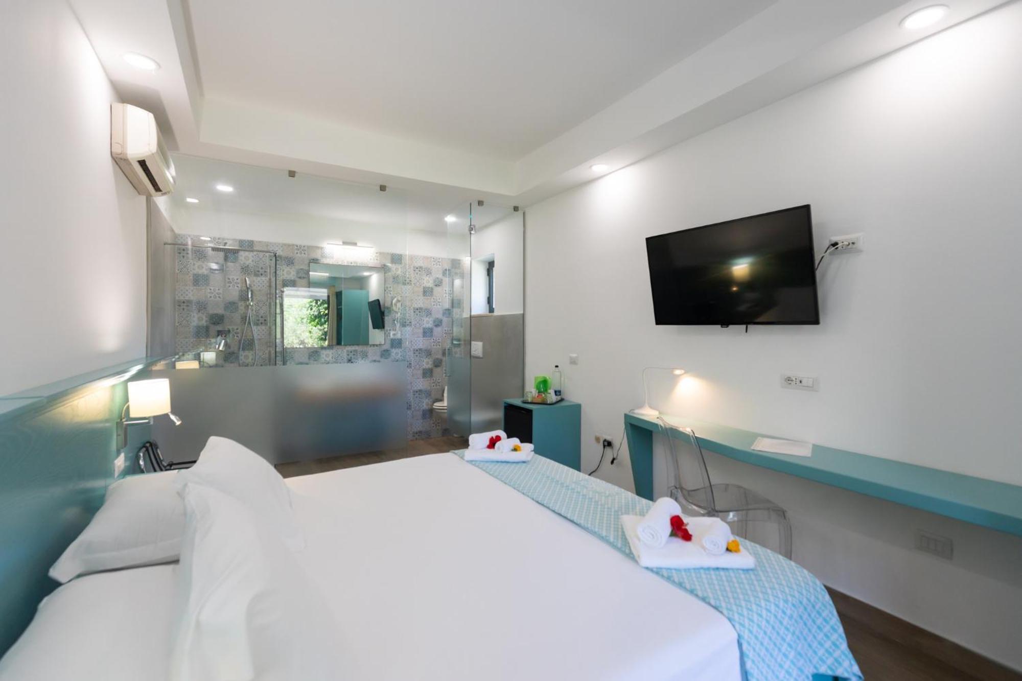 Deluxe Room,1771558215:JPEG
