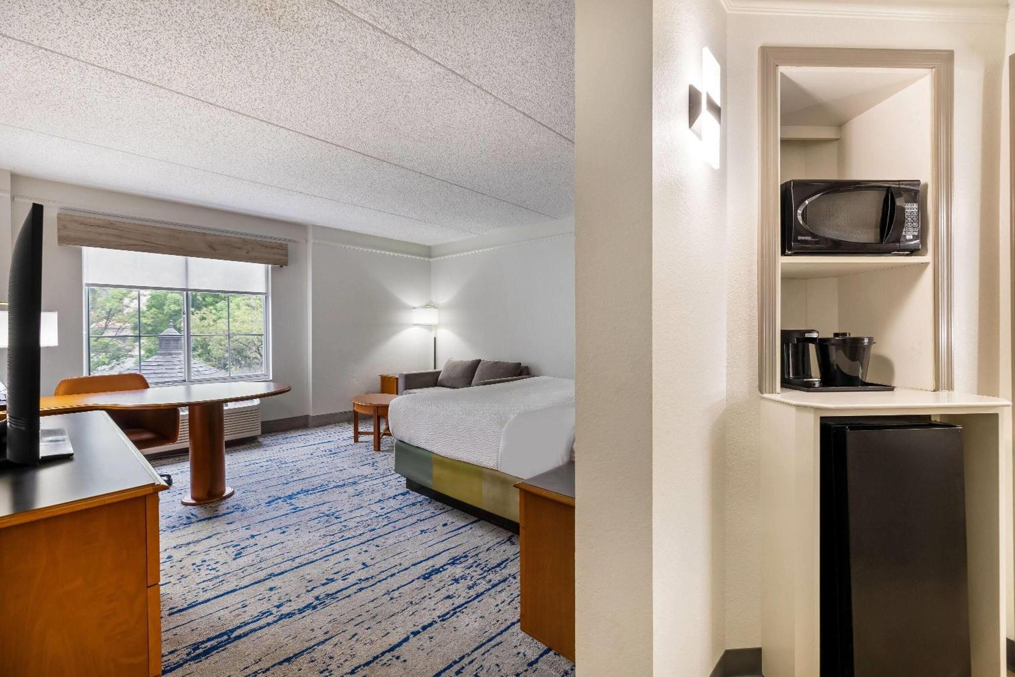 Executive King Room - Non-Smoking