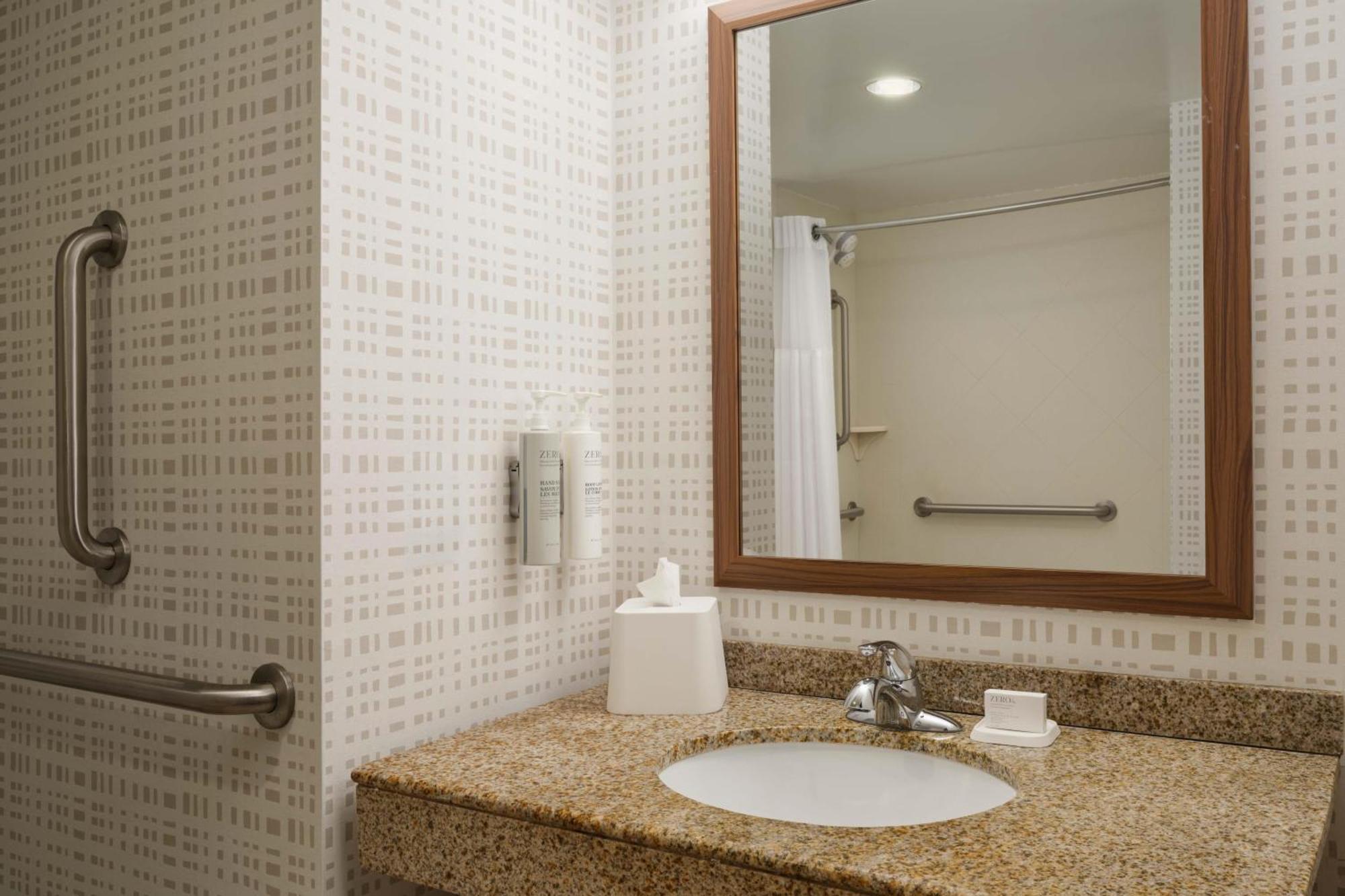 King Room with Accessible Tub - Mobility and Hearing Access/Non-Smoking