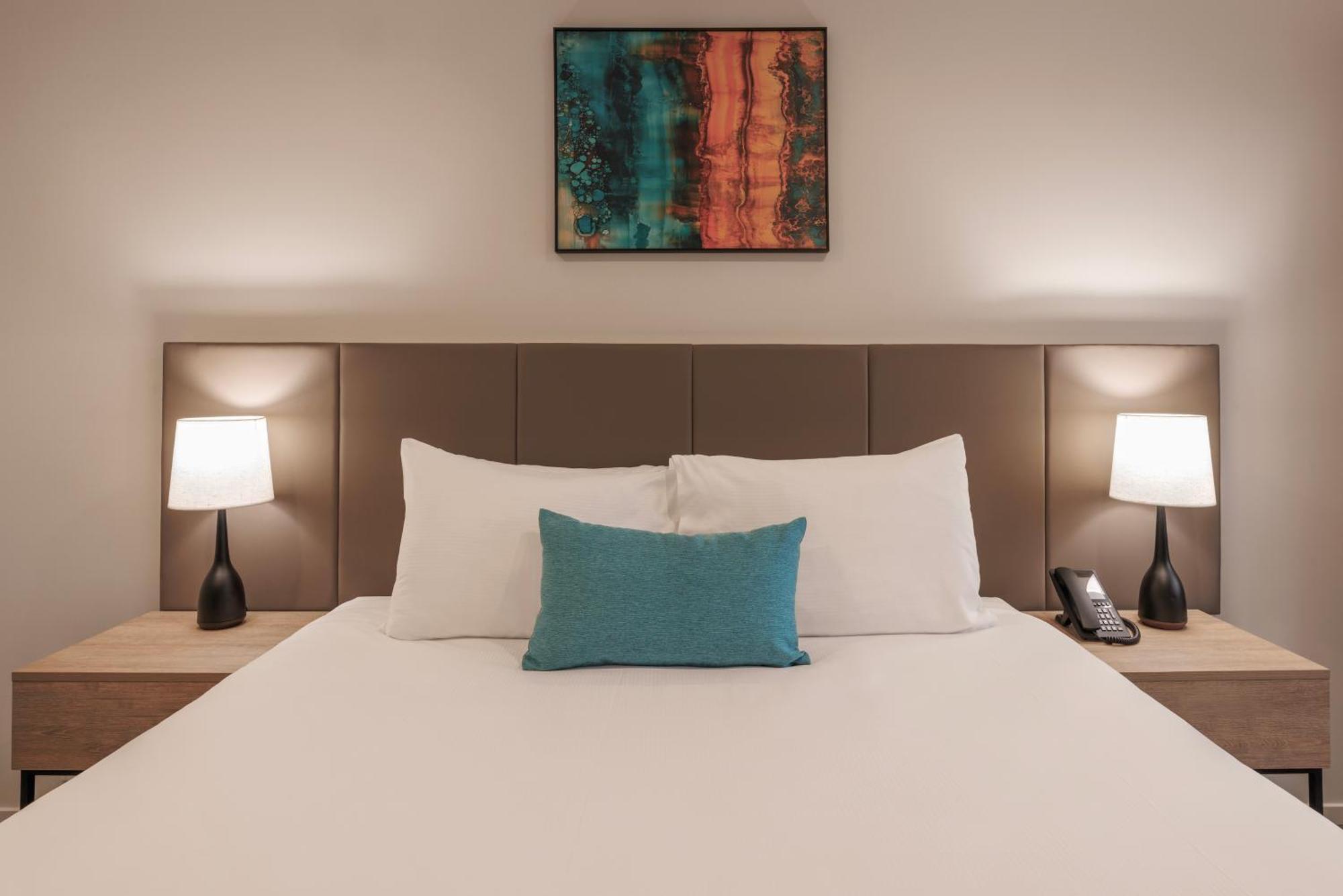 Two-Bedroom Apartment with Harbour View