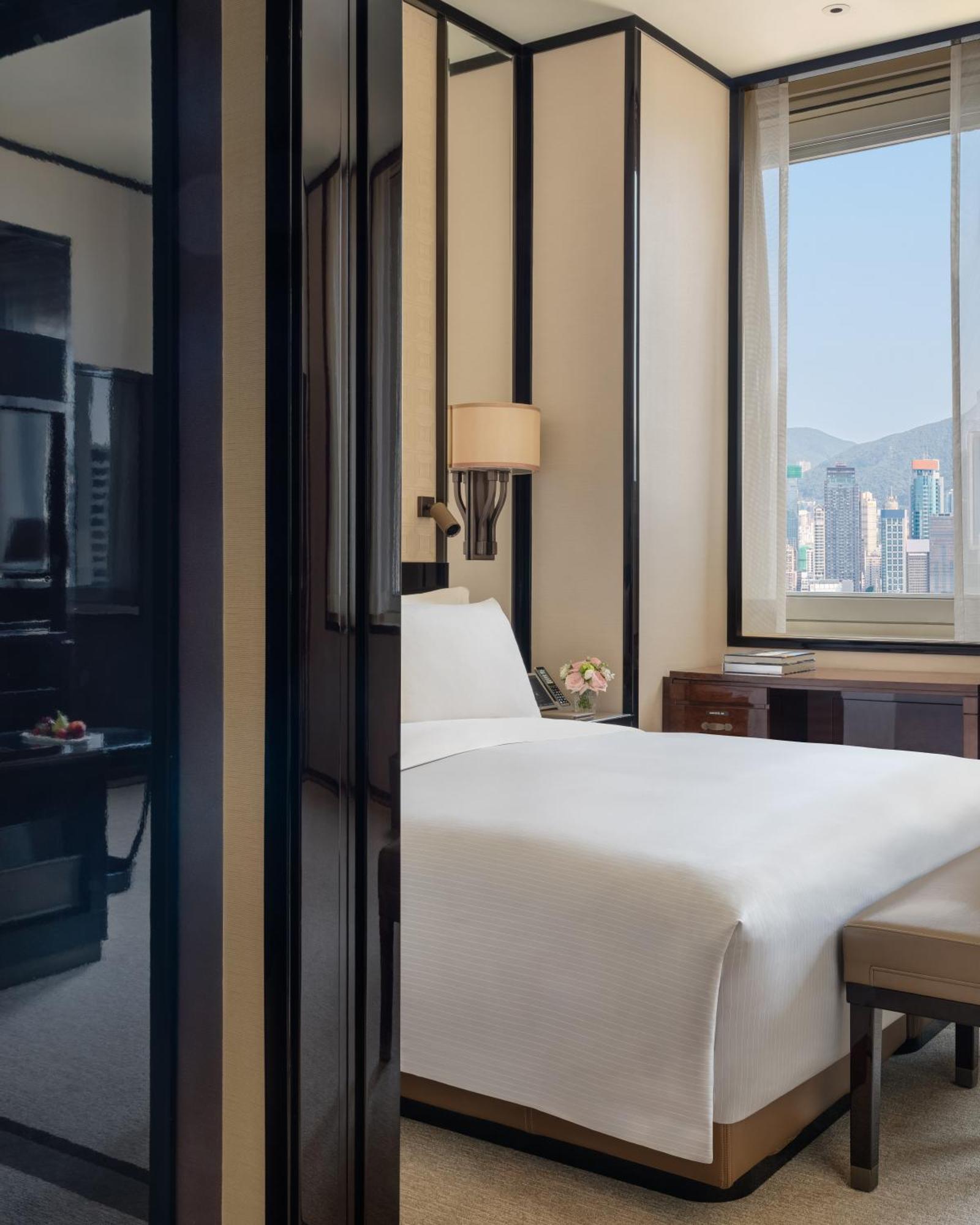 Deluxe King Room Courtyard View