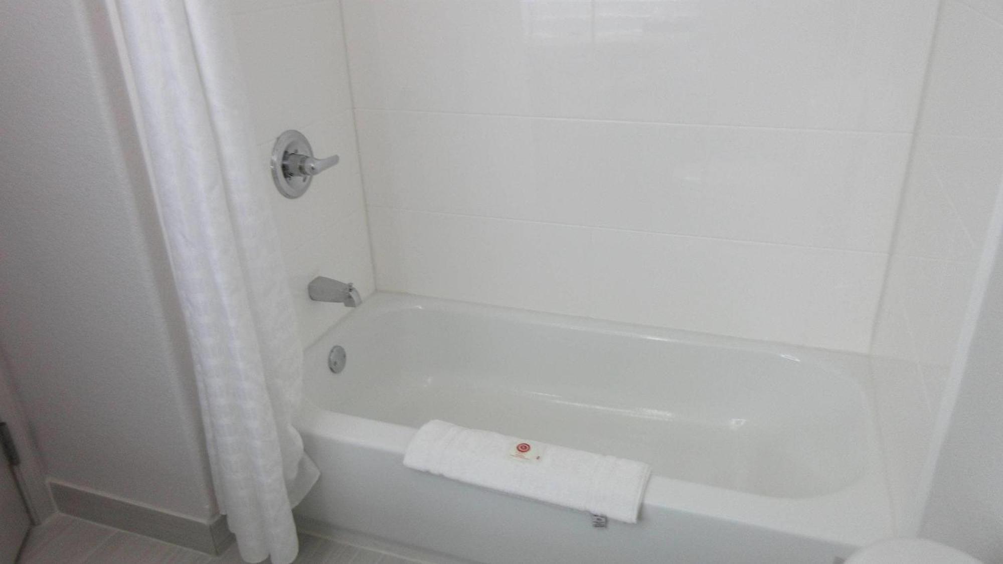 King Suite - Non-Smoking