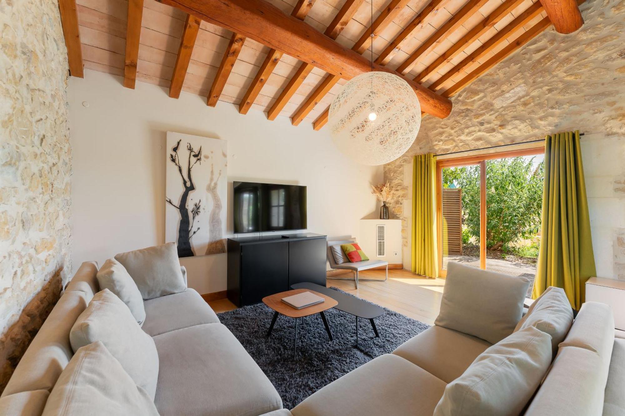 La Petite Maison,1772888401:JPEG