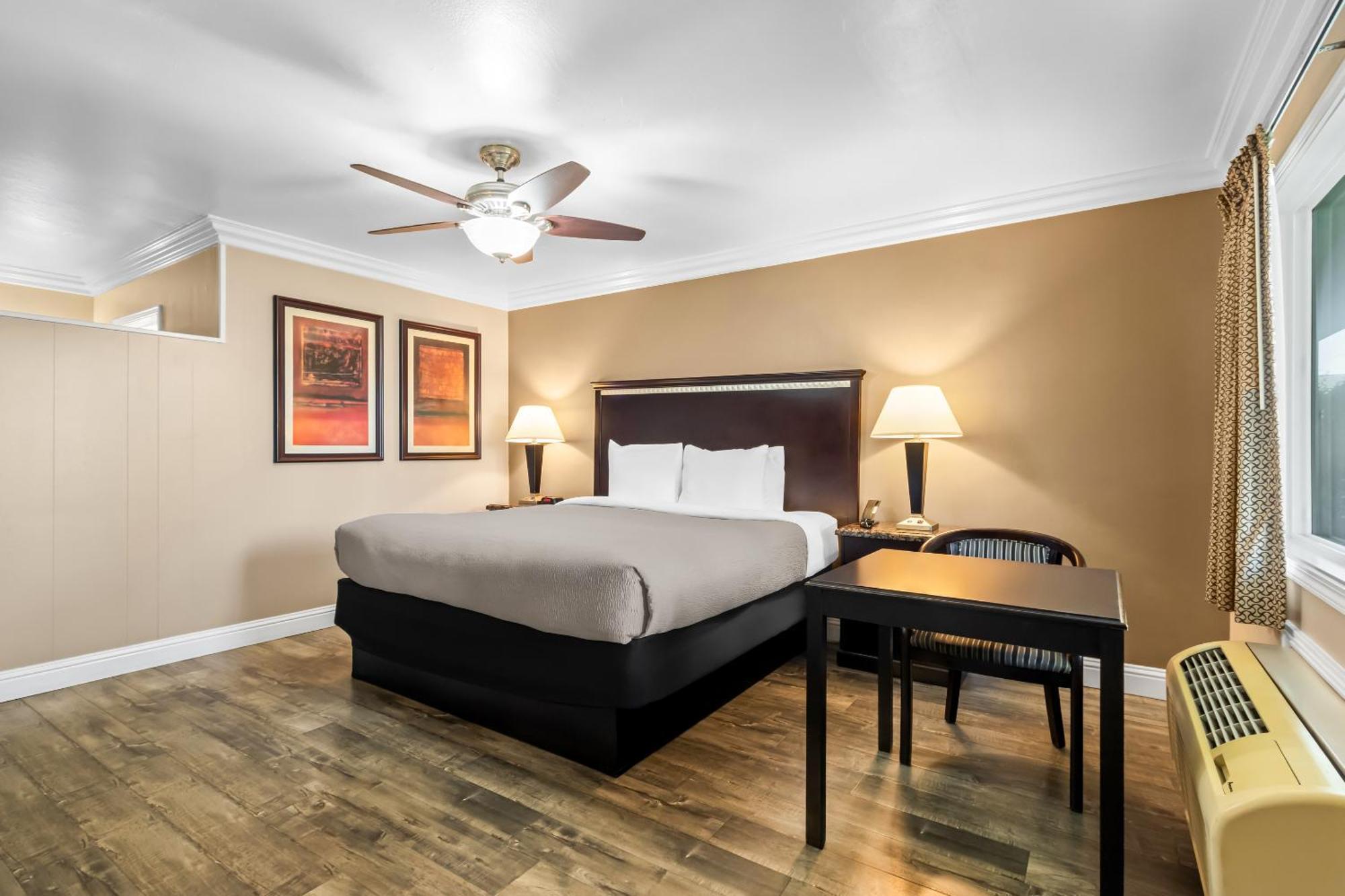 King Room with Courtyard View