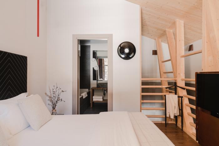 Suite with Mountain View