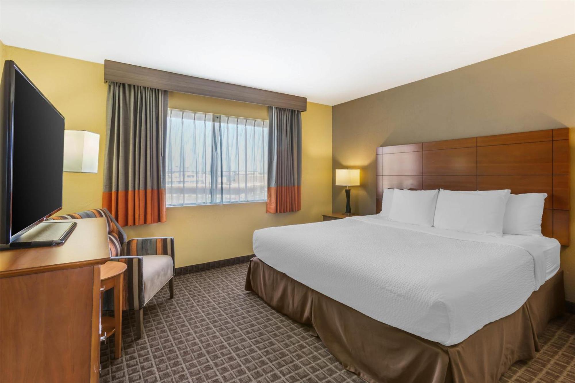 Two-Bedrooms King Suite