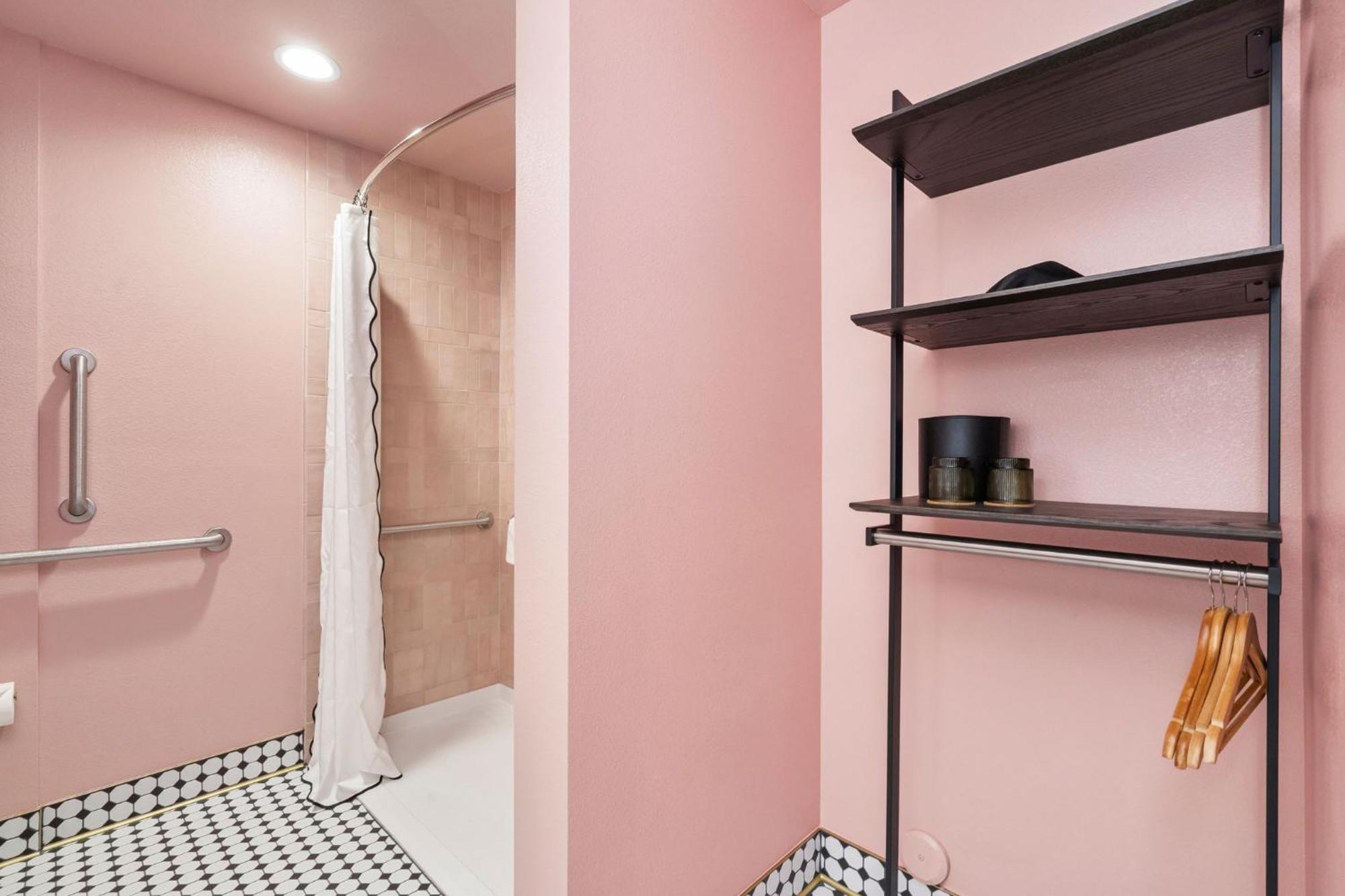 King Room with Roll-In Shower and Interior Access - Disability Access/Non-Smoking