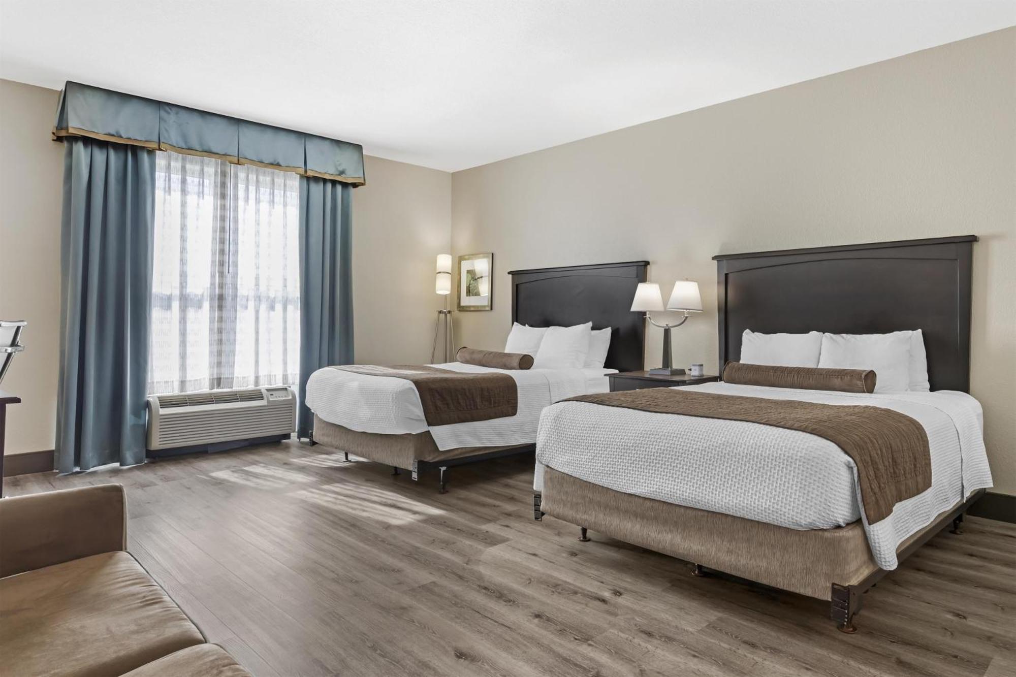 Queen Room with Two Queen Beds and Bath Tub - Disability Access/Non-Smoking