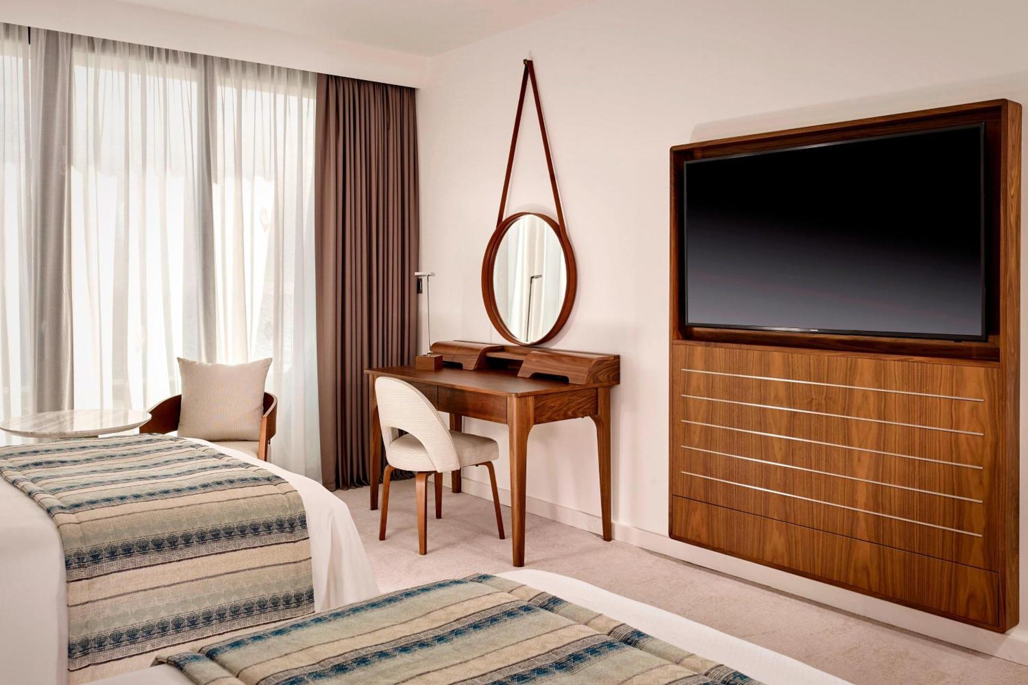 Chambre Deluxe avec 2 Lits Jumeaux/Simples et Balcon - Vue sur Mer - Plus Spacieuse