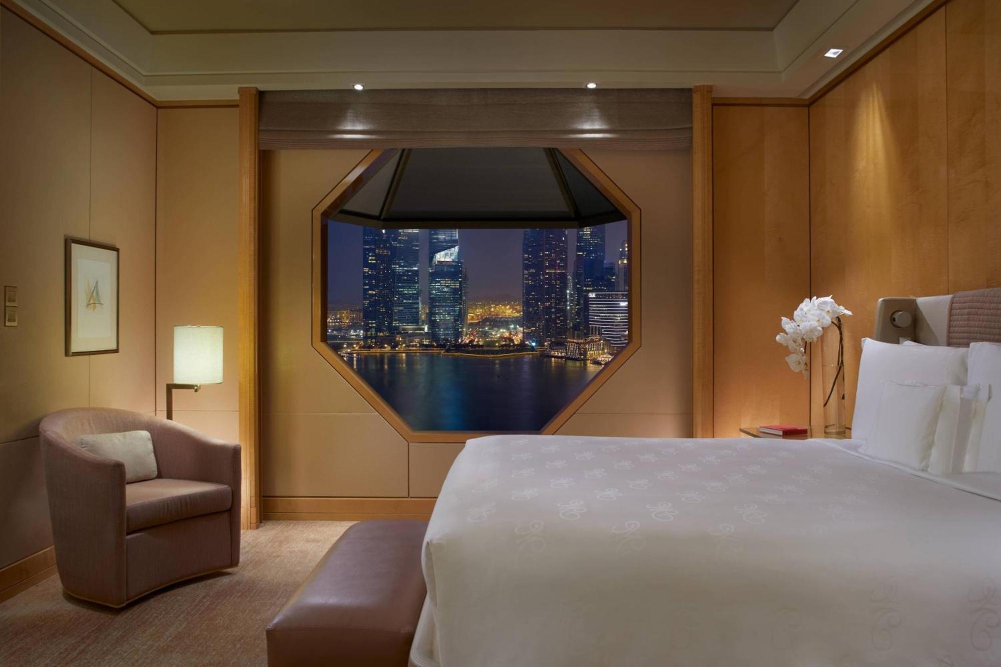 Deluxe Suite mit 1 Kingsize-Bett und Blick auf die Marina Bay