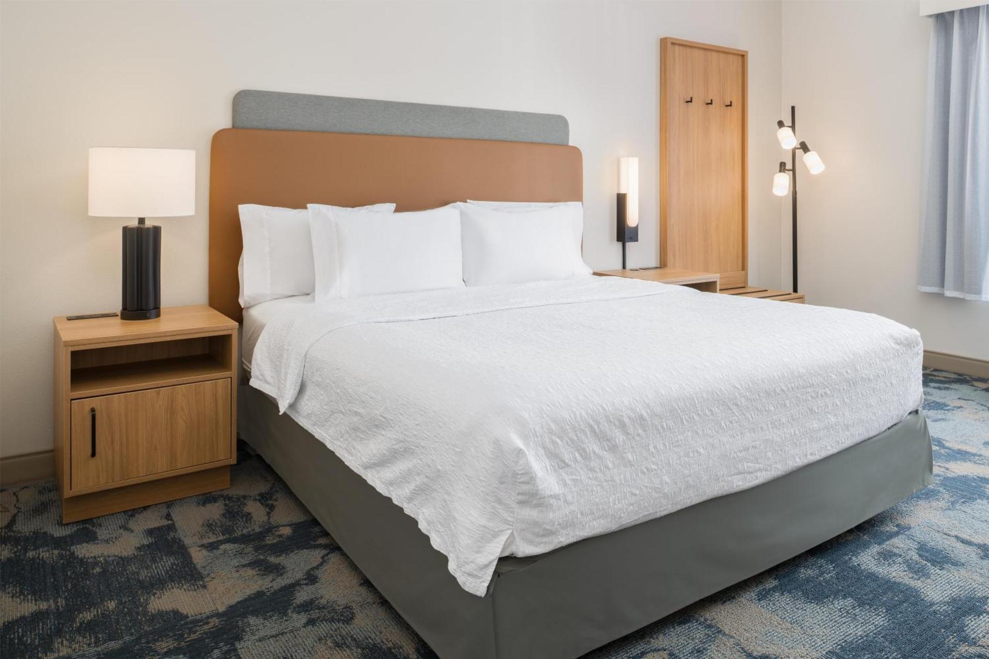 King Room with Accessible Tub - Mobility and Hearing Access/Non-Smoking