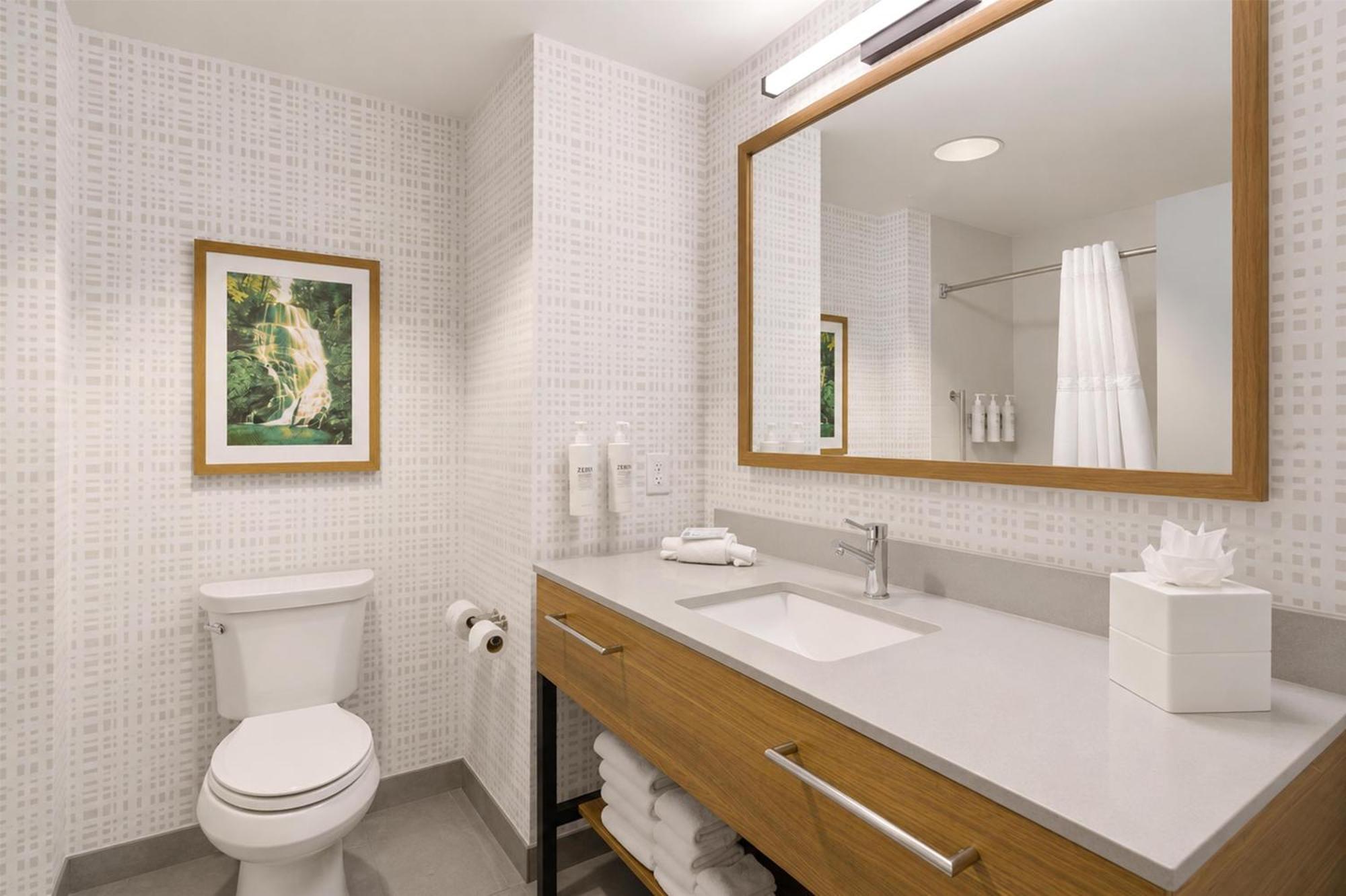 Queen Room with Two Queen Beds - Hearing Access/Non-Smoking