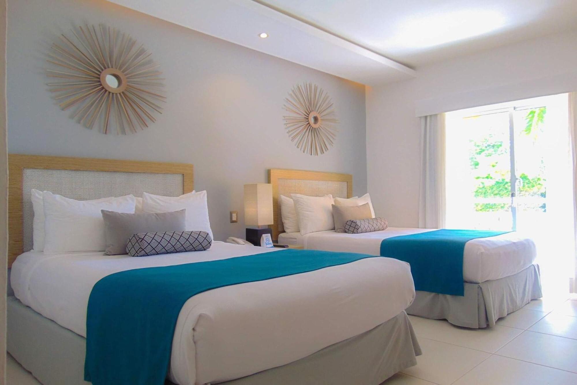 Deluxe Double Room - Mobility Accessible with Ocean View and Balcony or Terrace/Non-Smoking