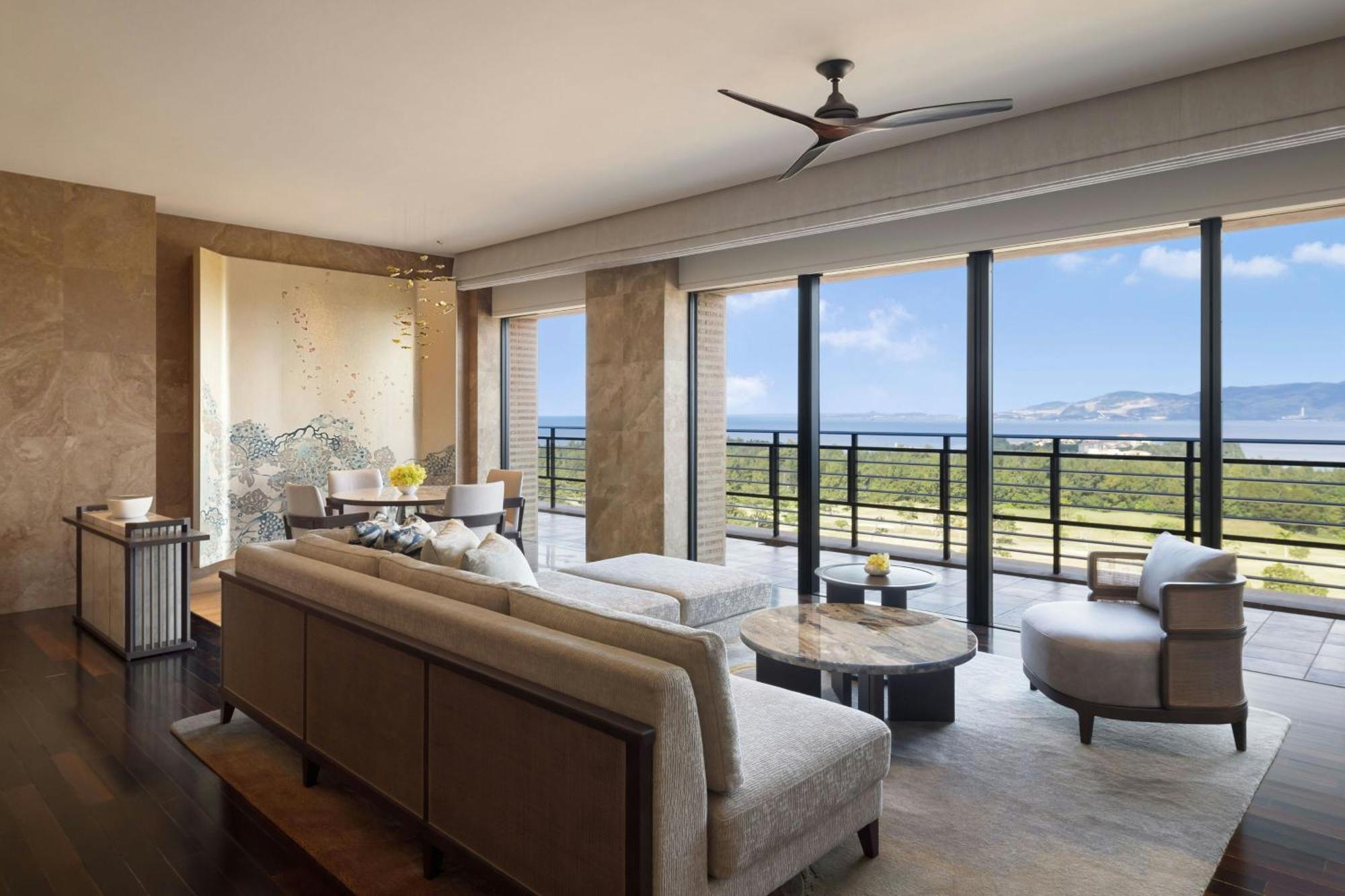 The Ritz-Carlton Suite